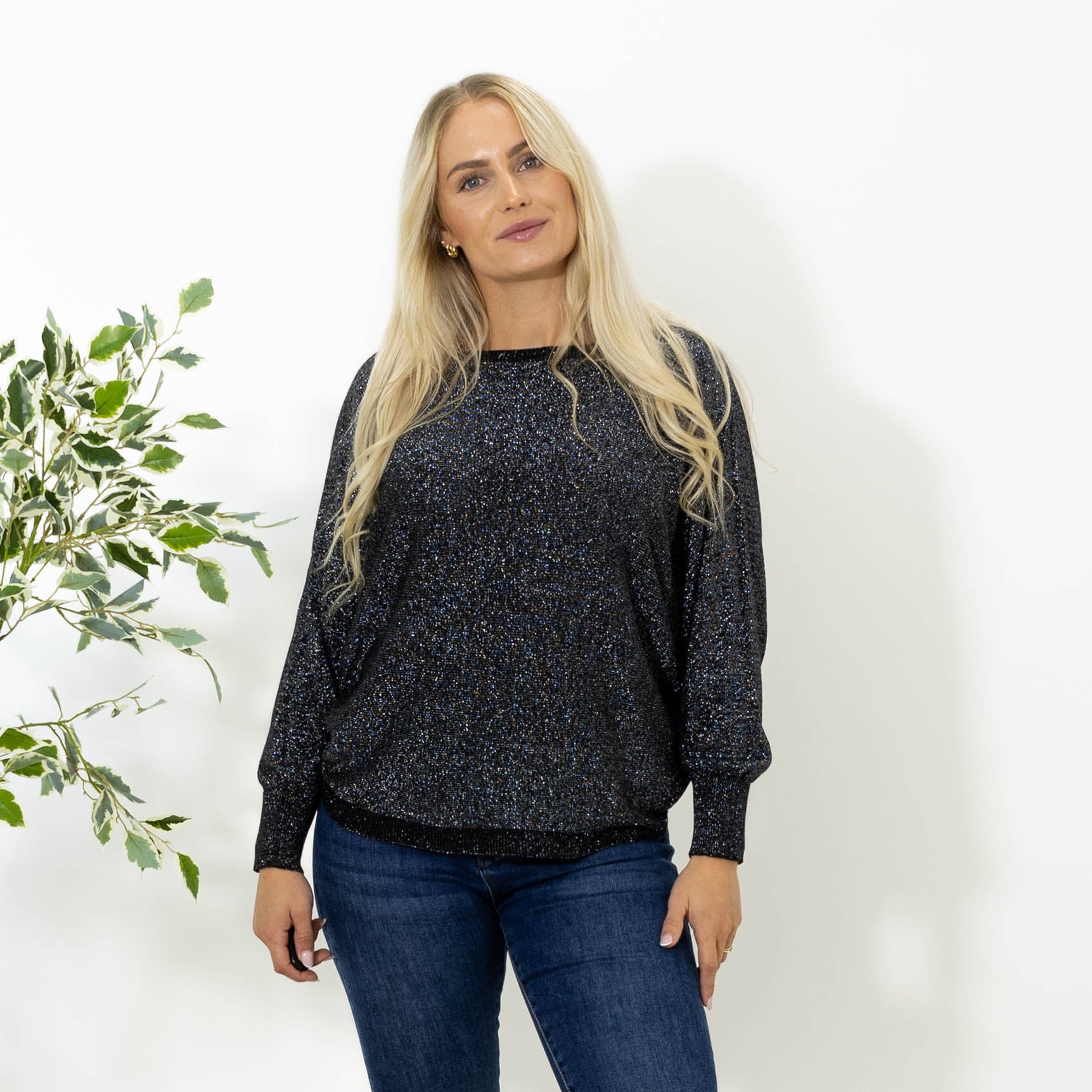 Toni batwing strik, Sort