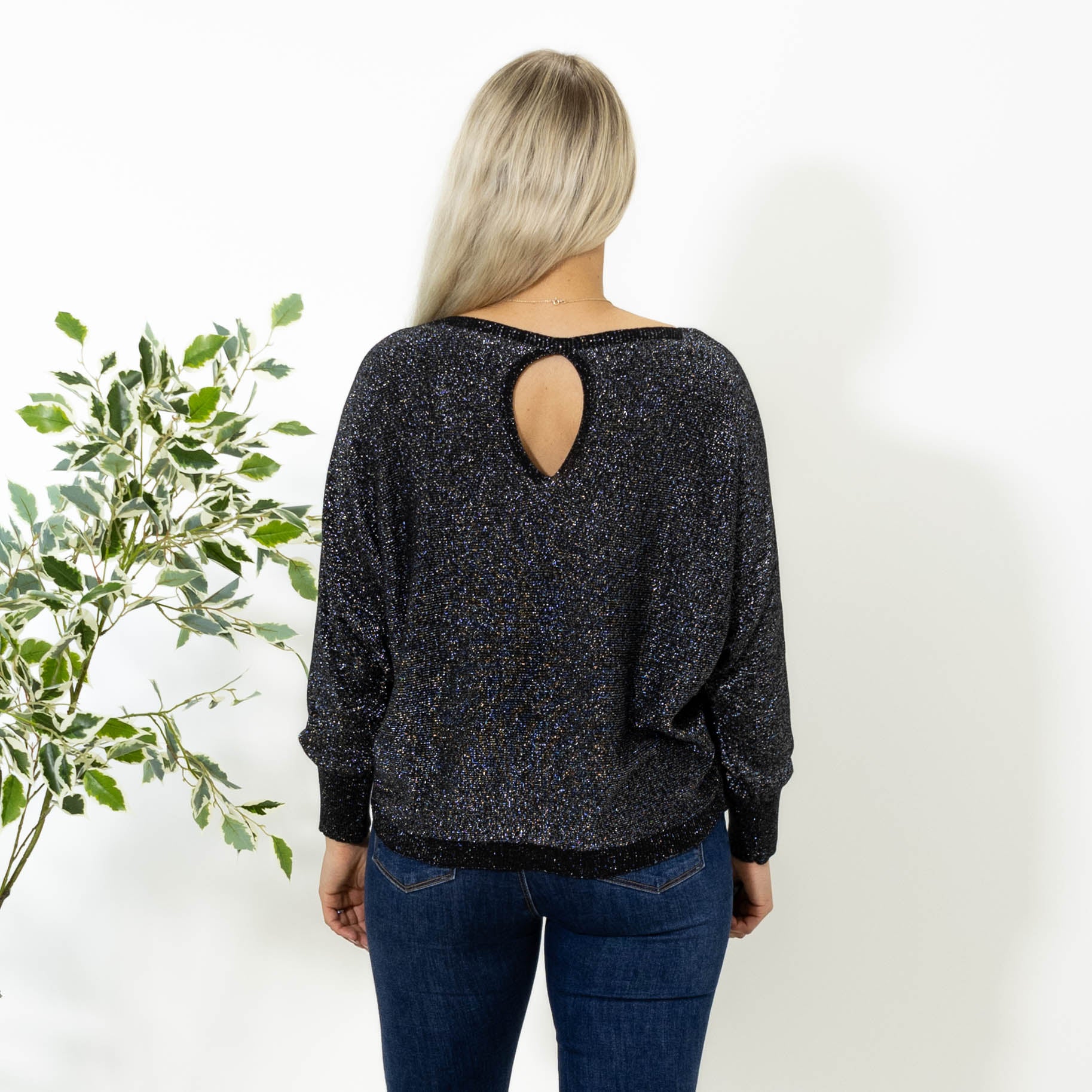 Toni batwing strik, Sort