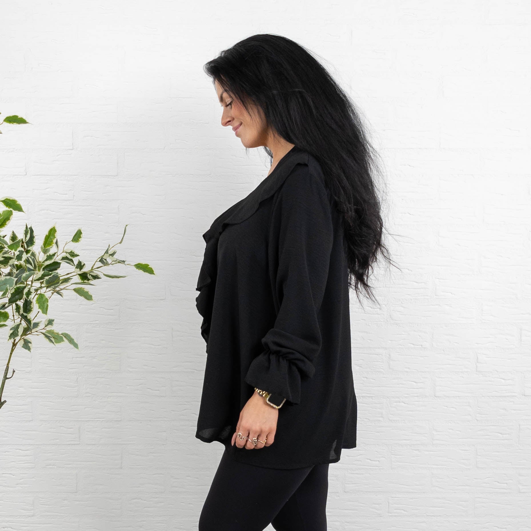 Charlise overdel, Sort