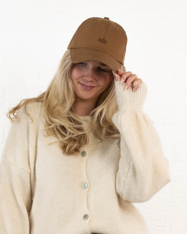 Nera cap, Camel