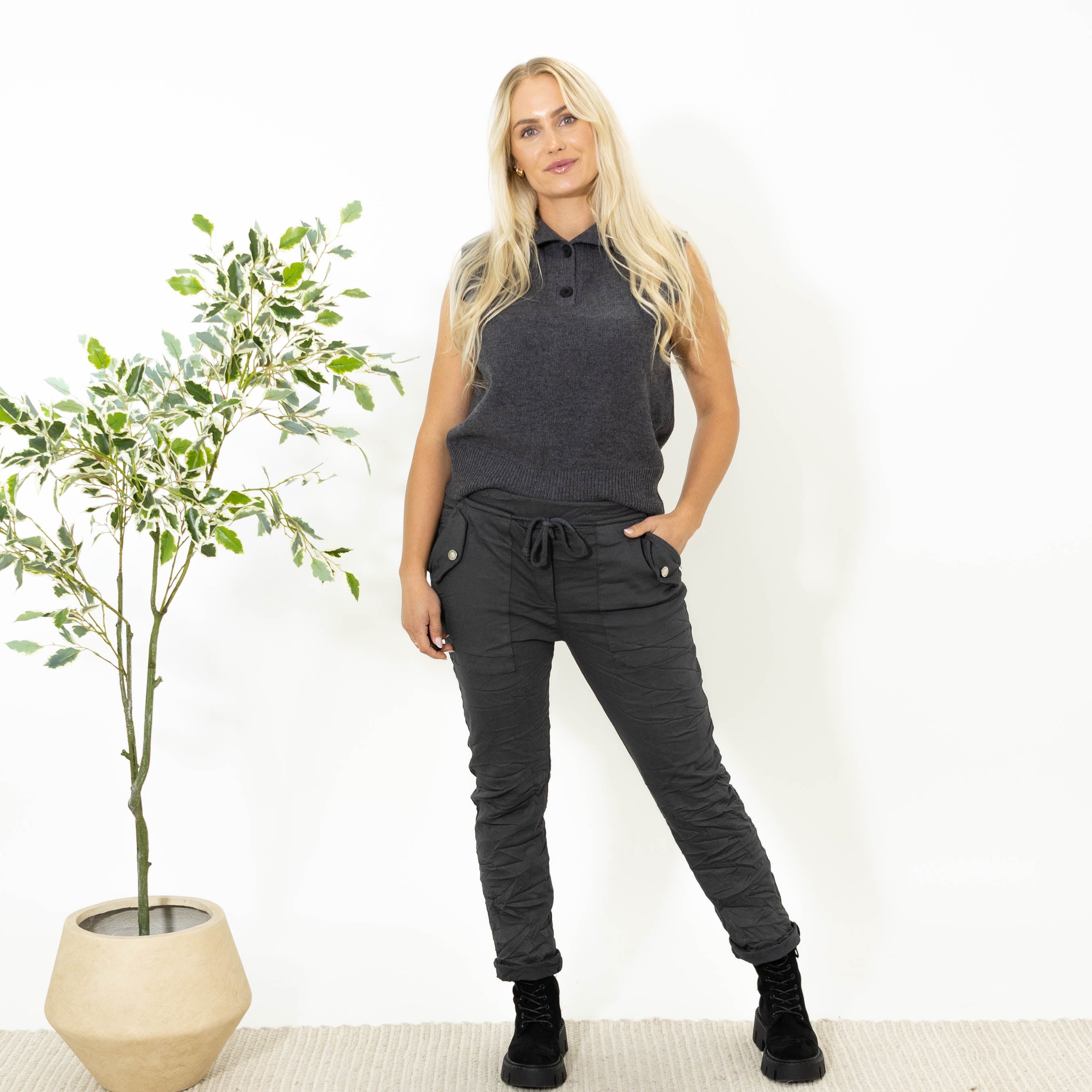 Abby bukser, Grå