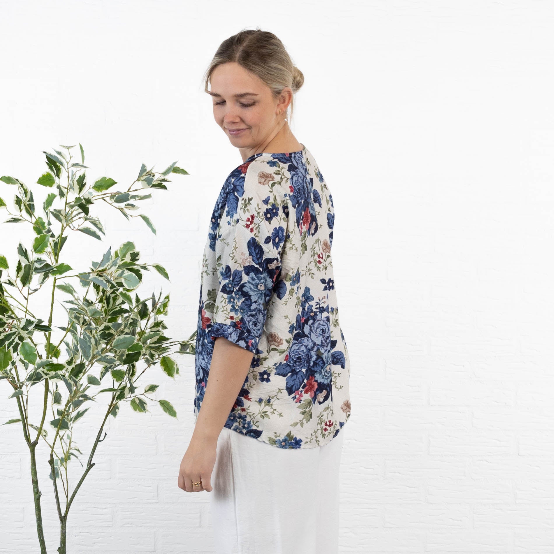 Esther overdel, Navy