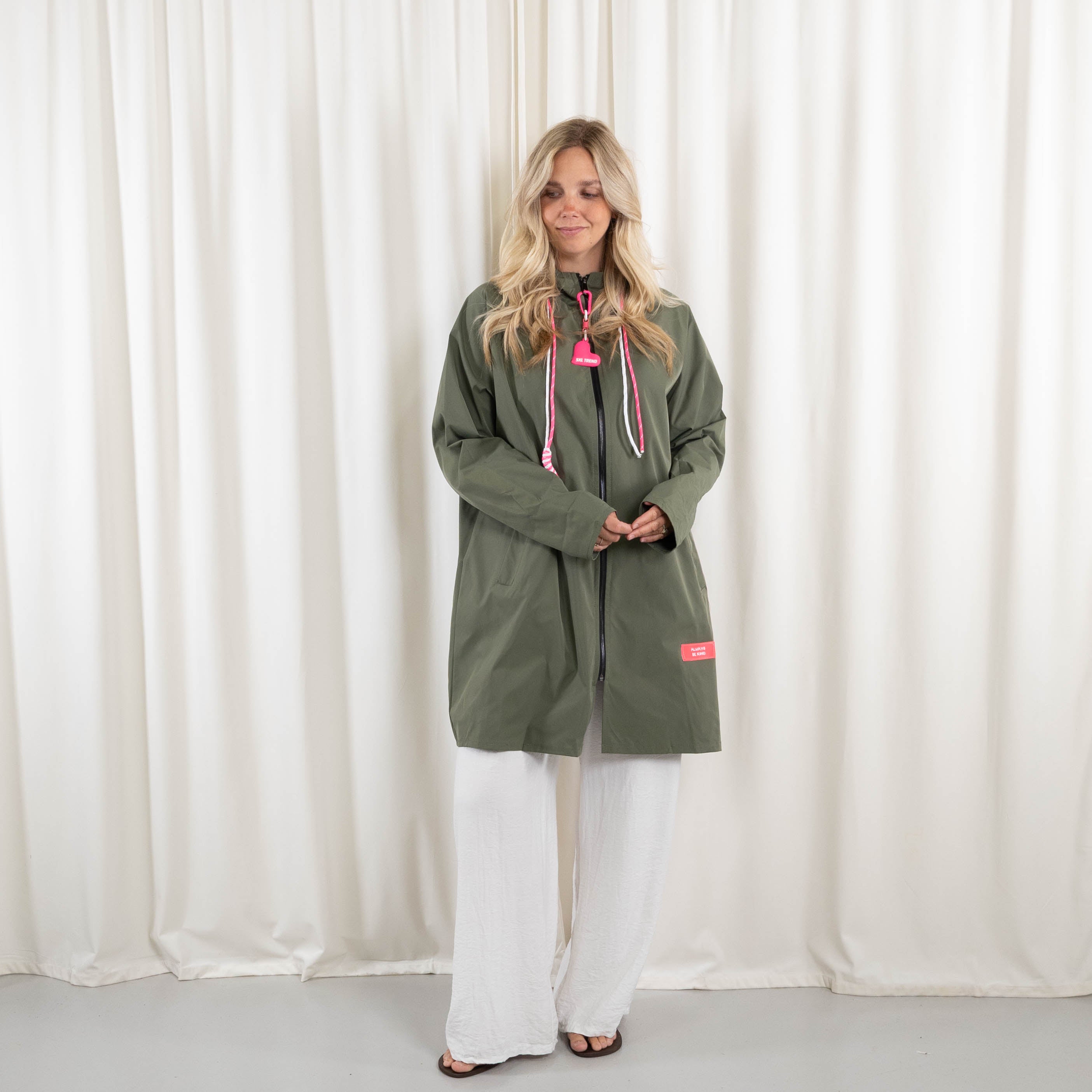 Always jakke, Khaki