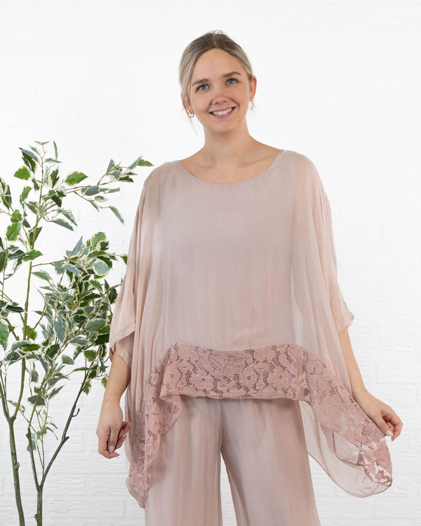 Clara poncho, Rosa