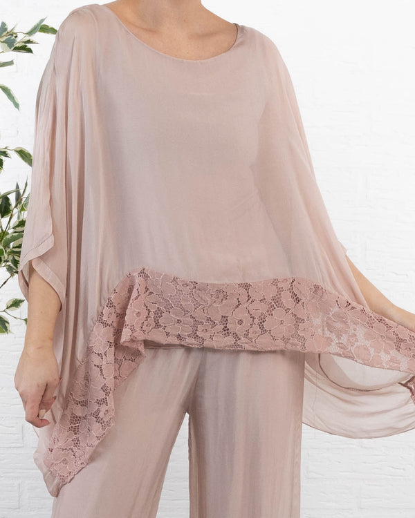 Clara poncho, Rosa