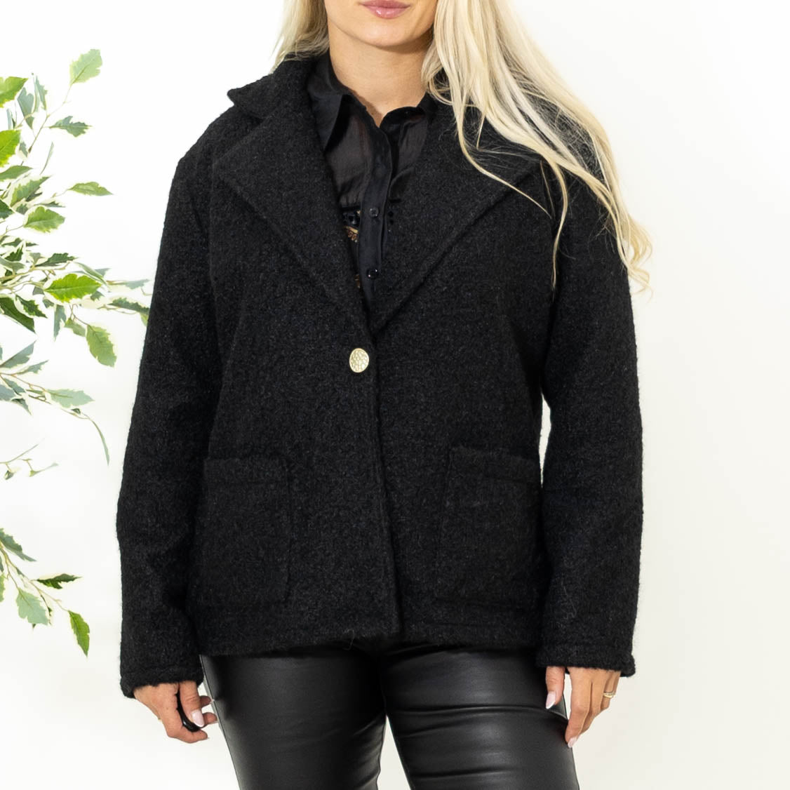 Johanne blazer, Sort