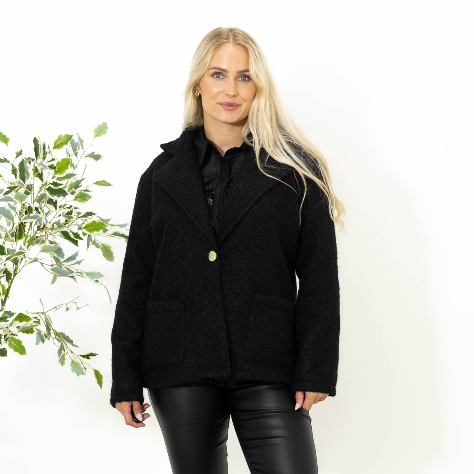Johanne blazer, Sort