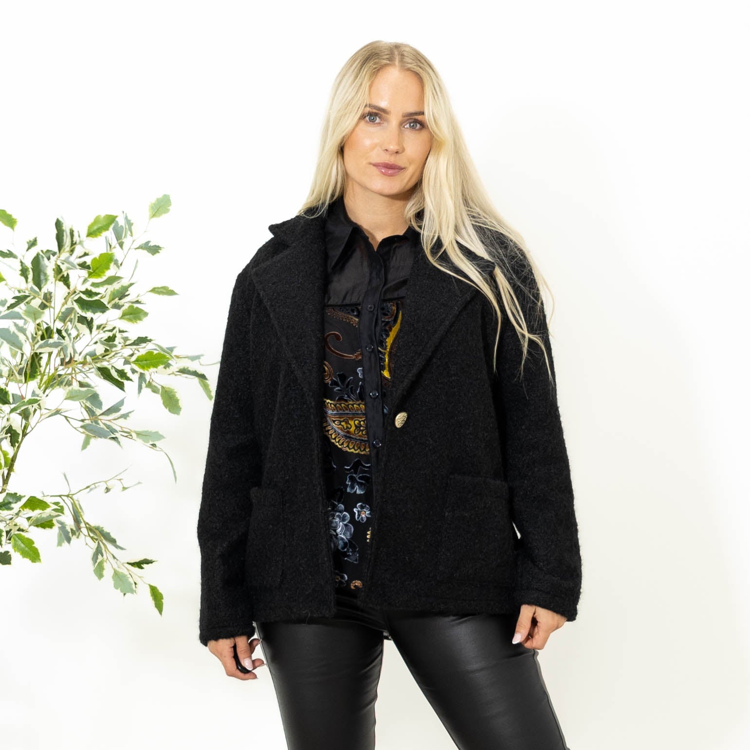 Johanne blazer, Sort
