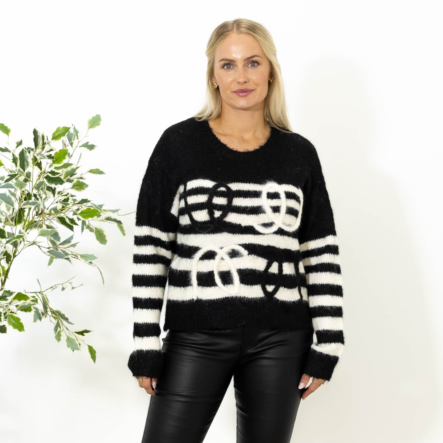 Flora stribet strik, Sort