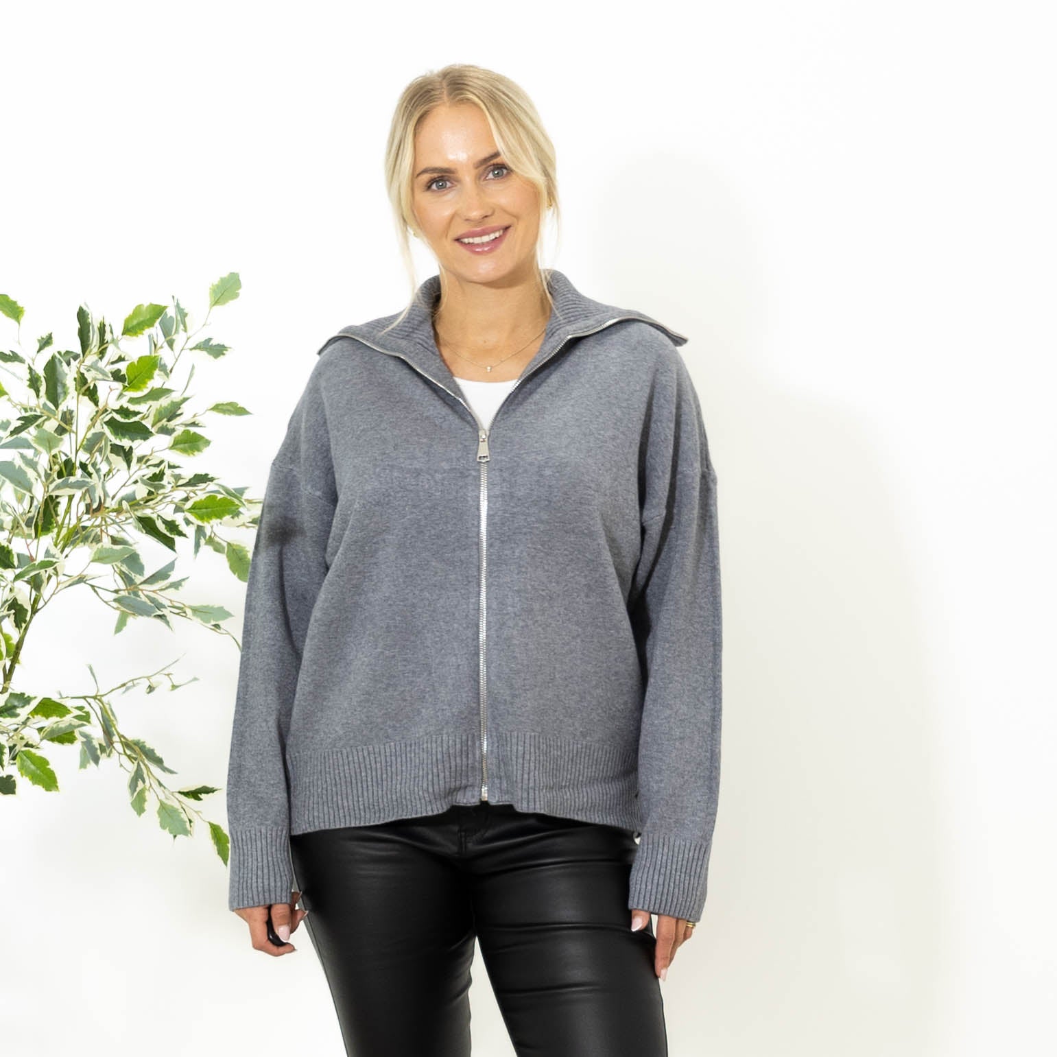 Oda strik cardigan, Grå