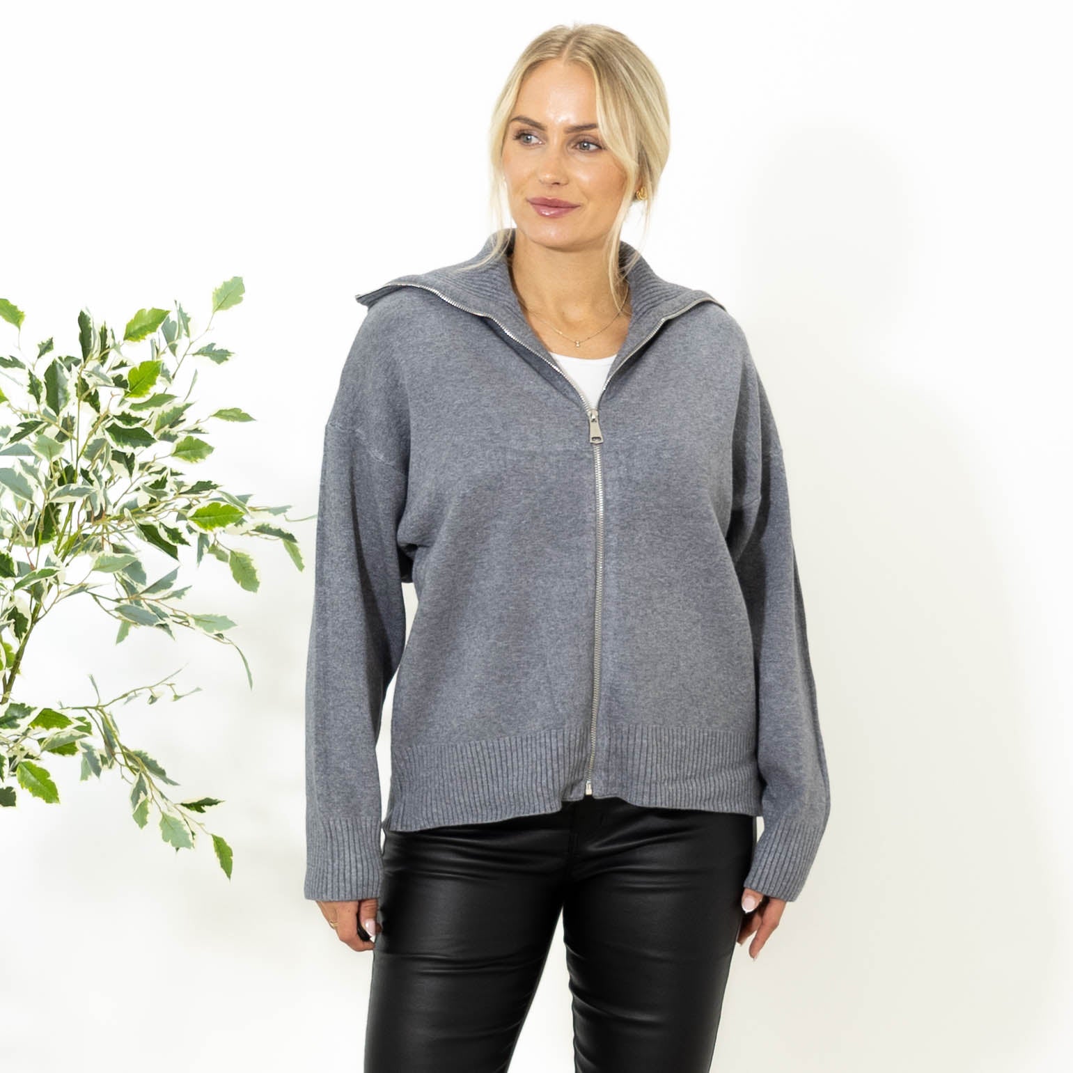 Oda strik cardigan, Grå