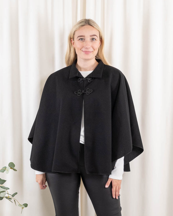 Madison poncho, Sort