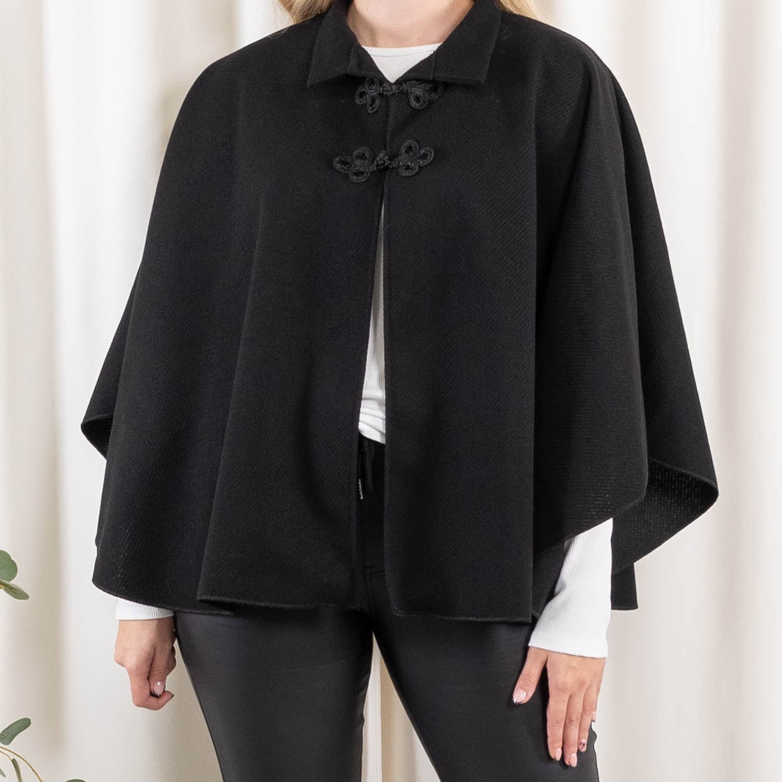 Madison poncho, Sort