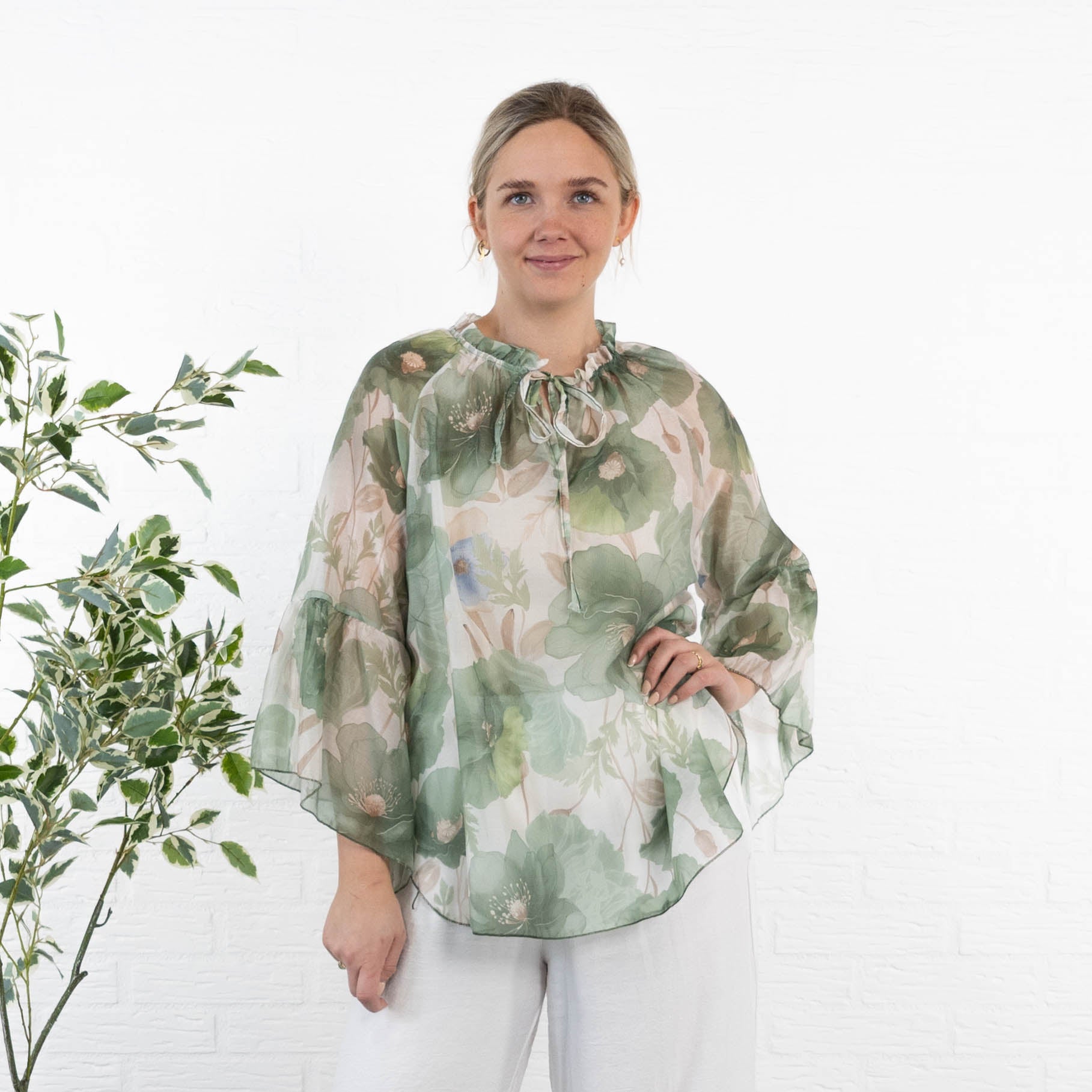 Alison overdel, Khaki