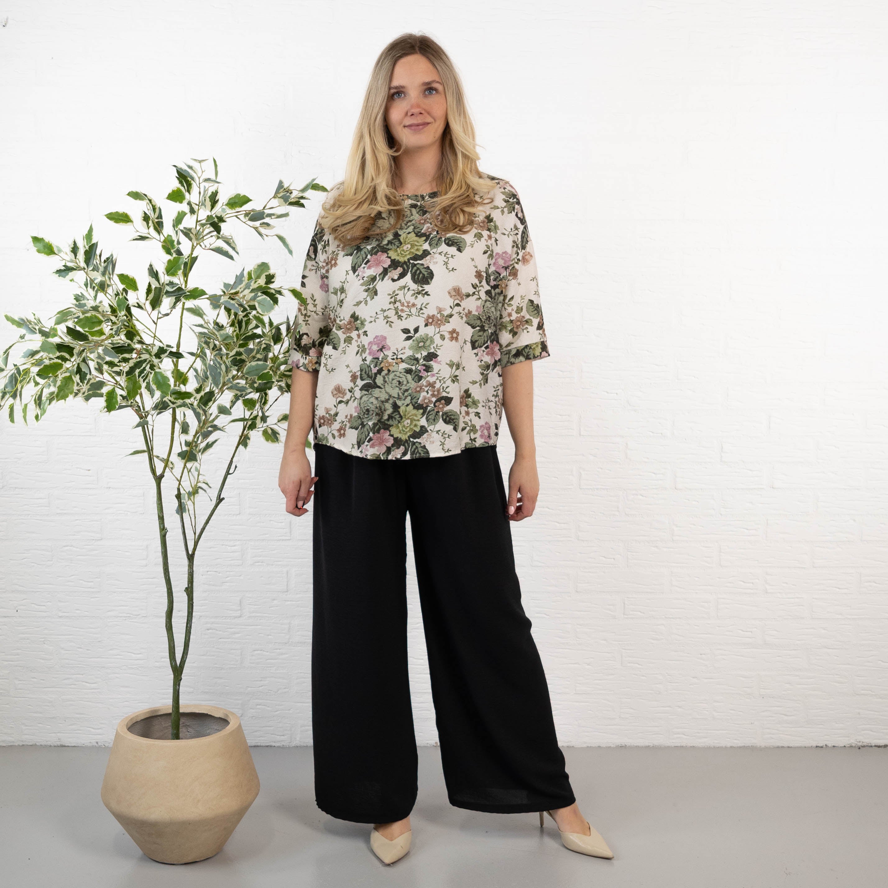 Esther overdel, Khaki