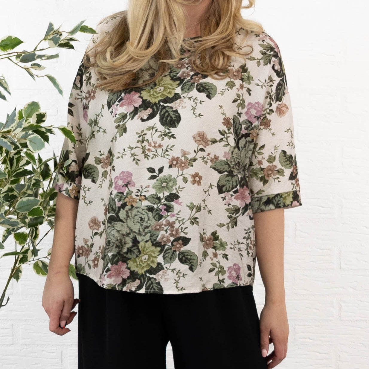 Esther overdel, Khaki