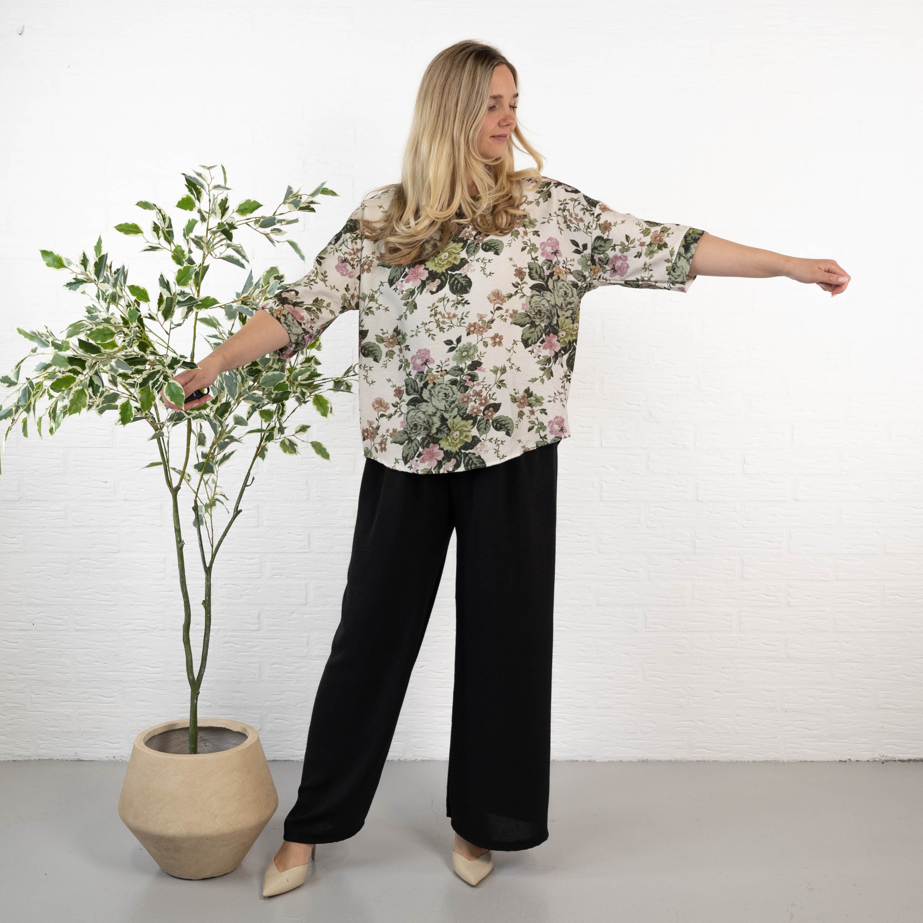 Esther overdel, Khaki