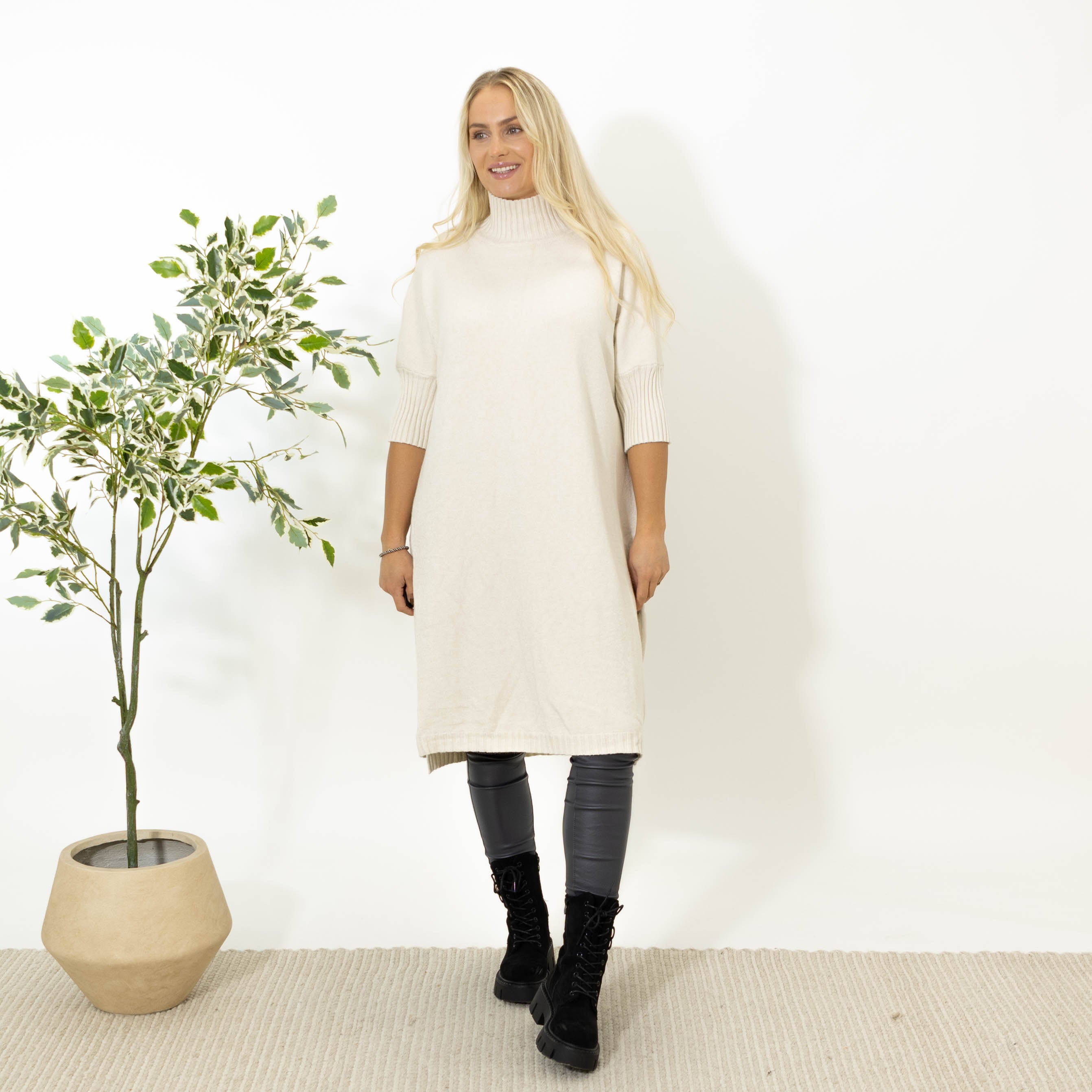 Gudrun kortærmet strikkjole, Beige