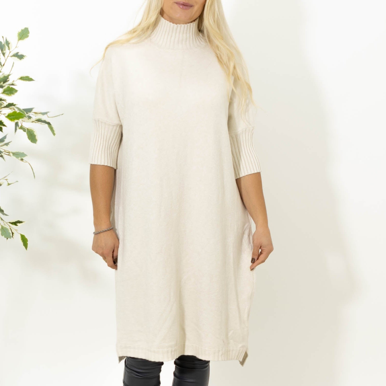 Gudrun kortærmet strikkjole, Beige