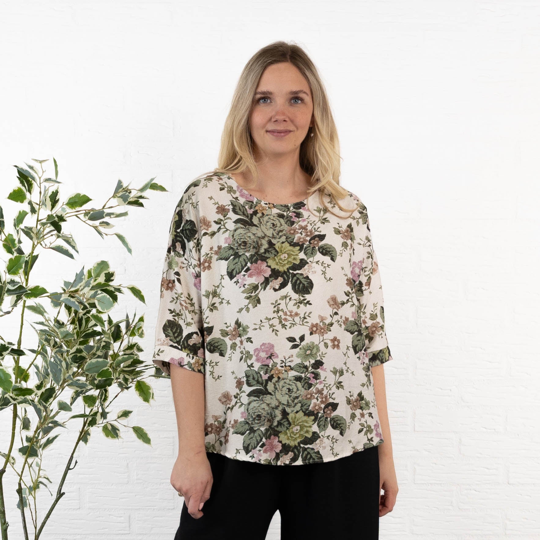 Esther overdel, Khaki