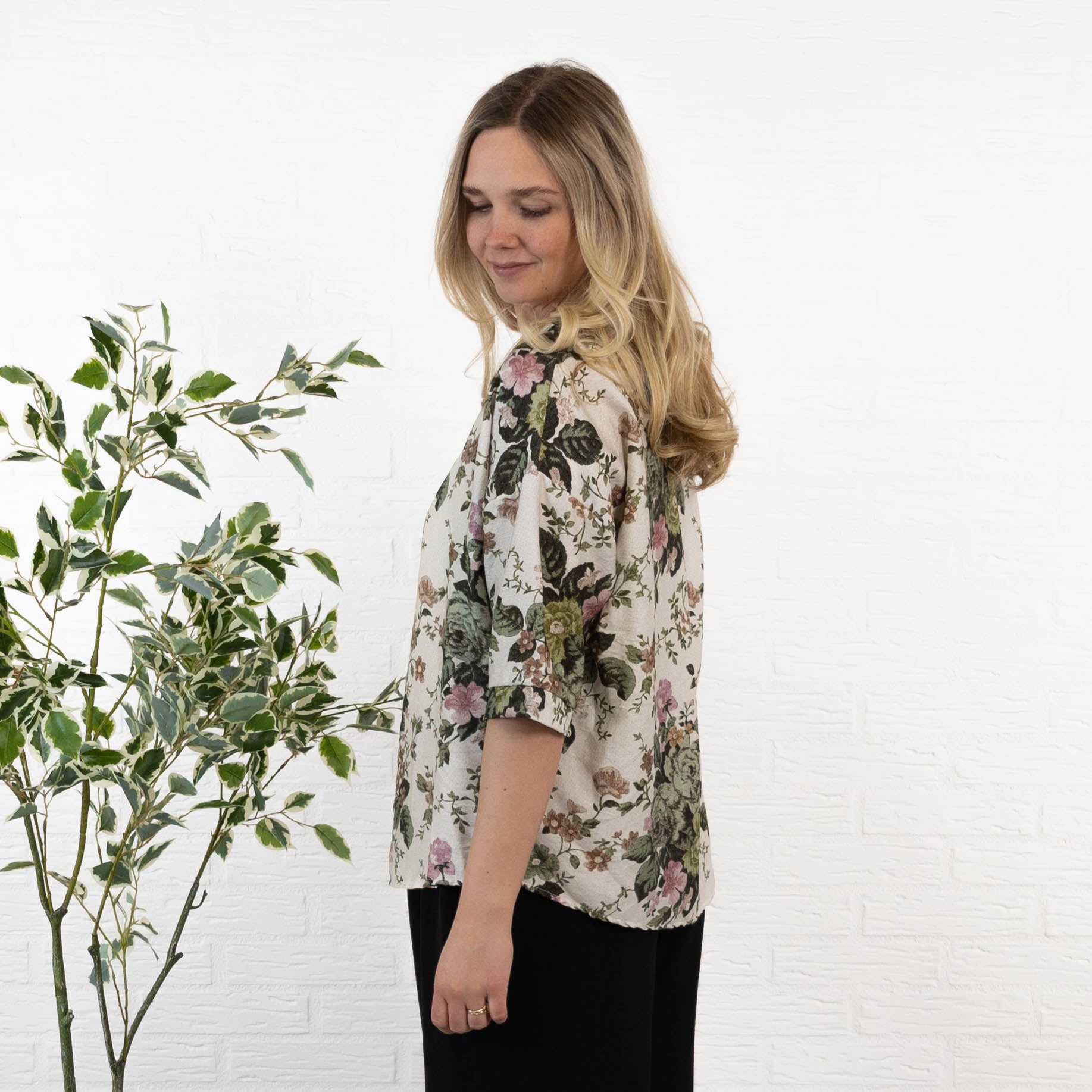 Esther overdel, Khaki