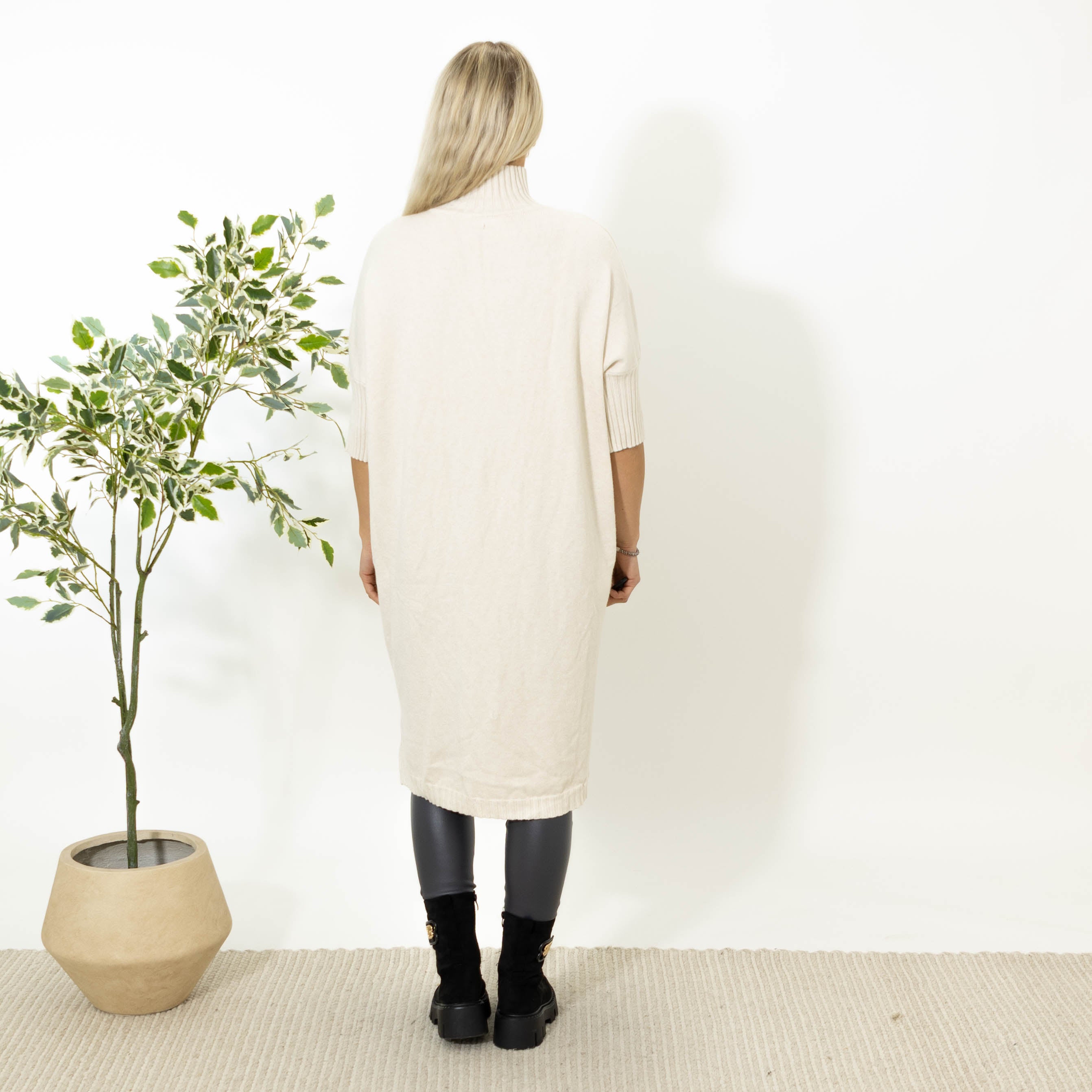 Gudrun kortærmet strikkjole, Beige