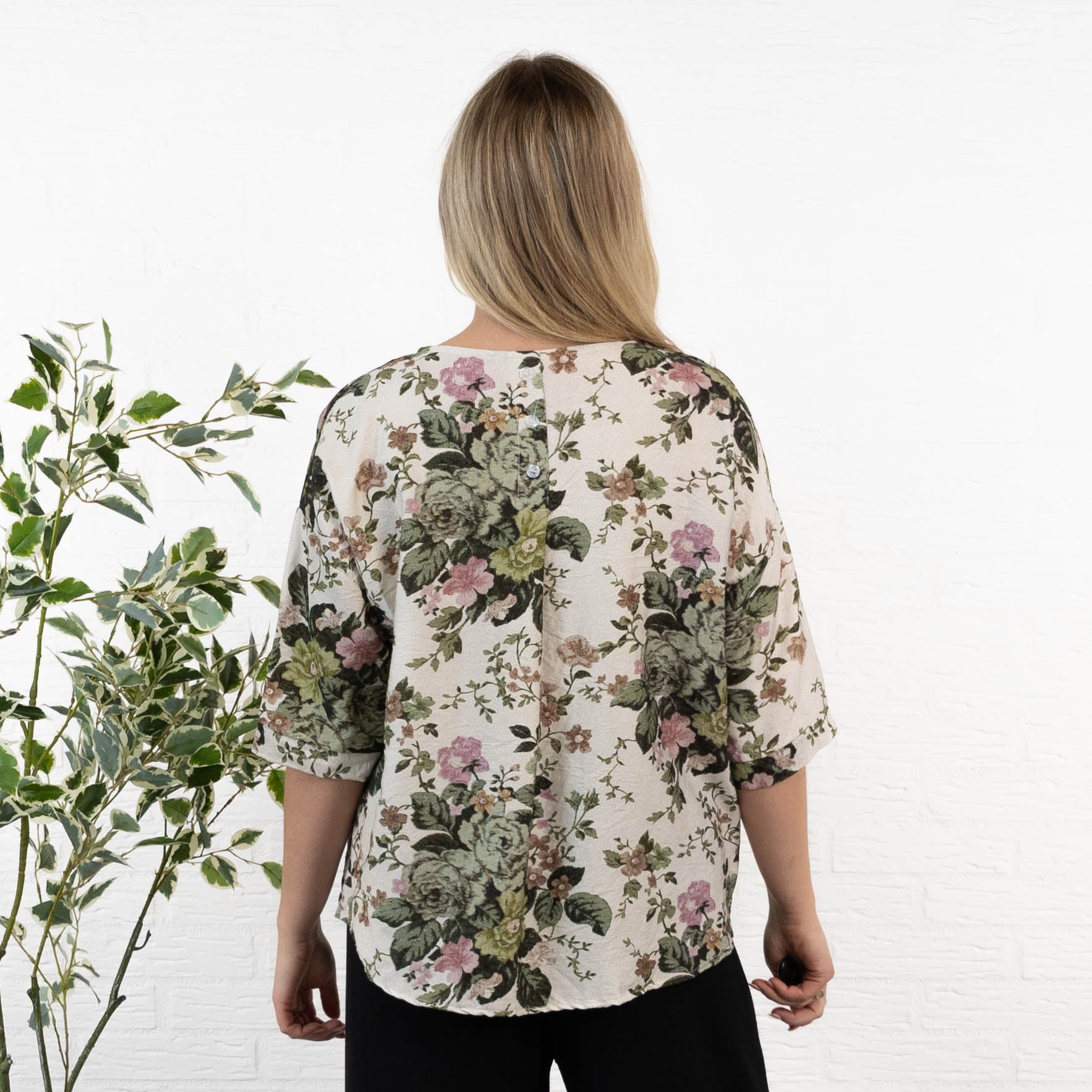 Esther overdel, Khaki