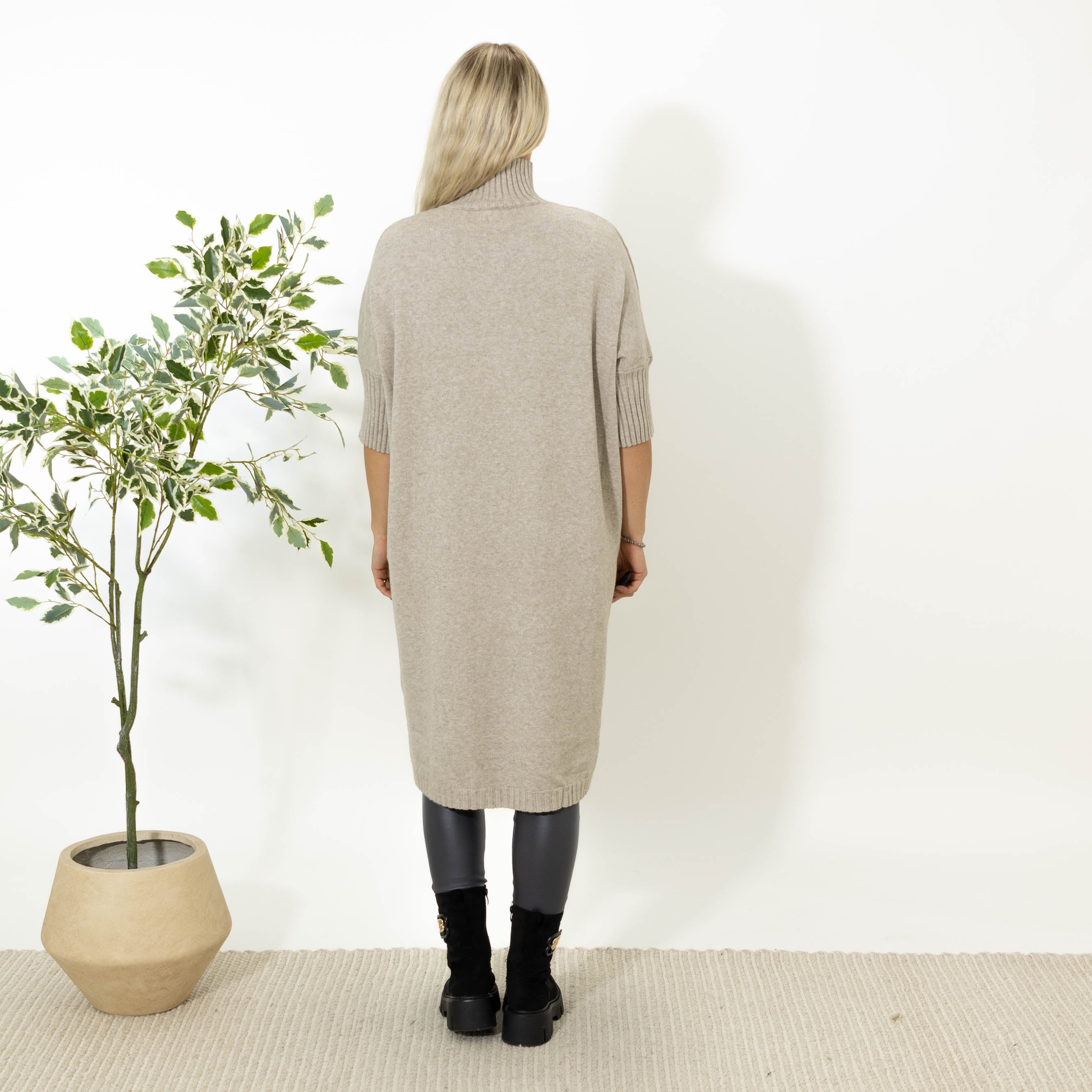 Gudrun kortærmet strikkjole, Taupe