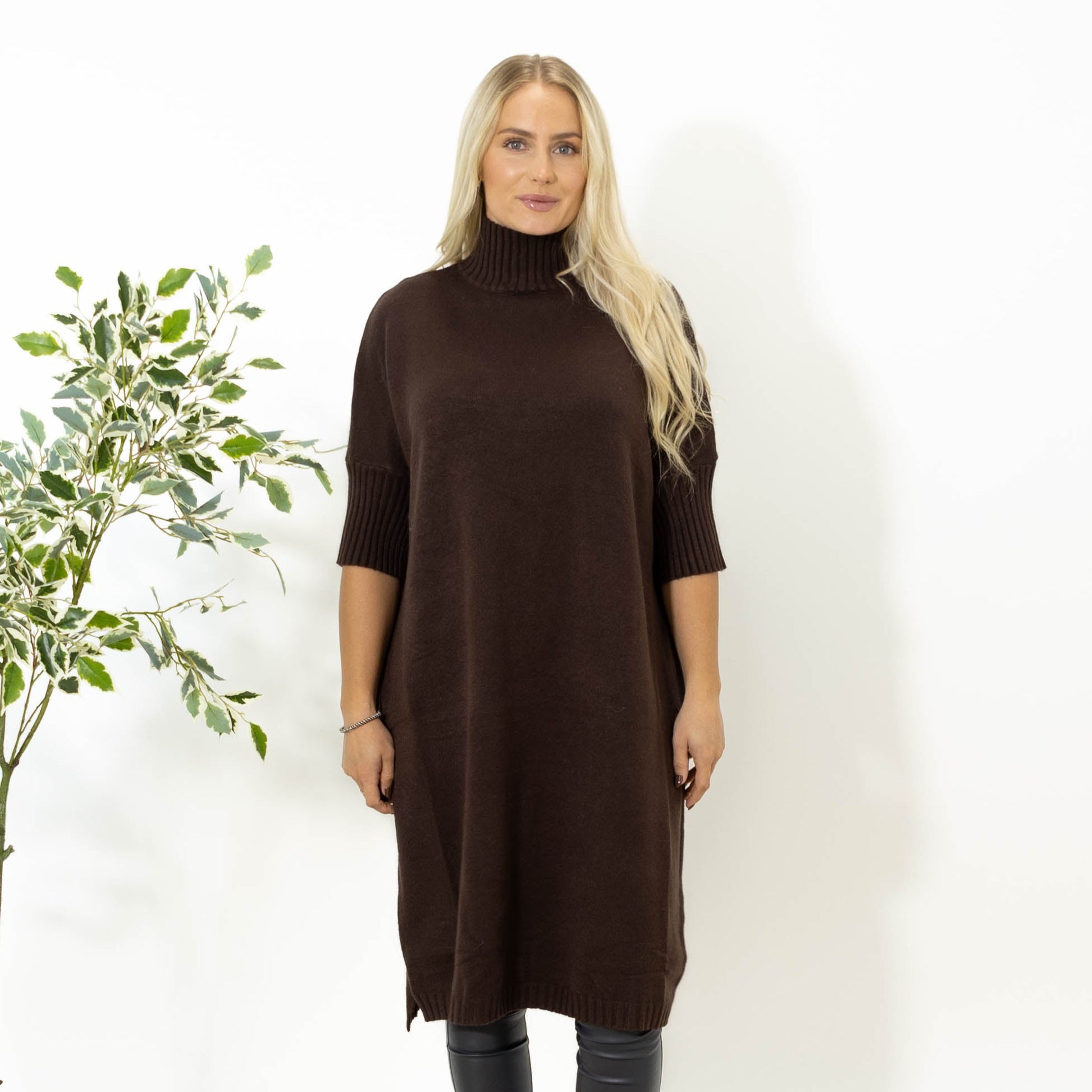 Gudrun kortærmet strikkjole, Choko