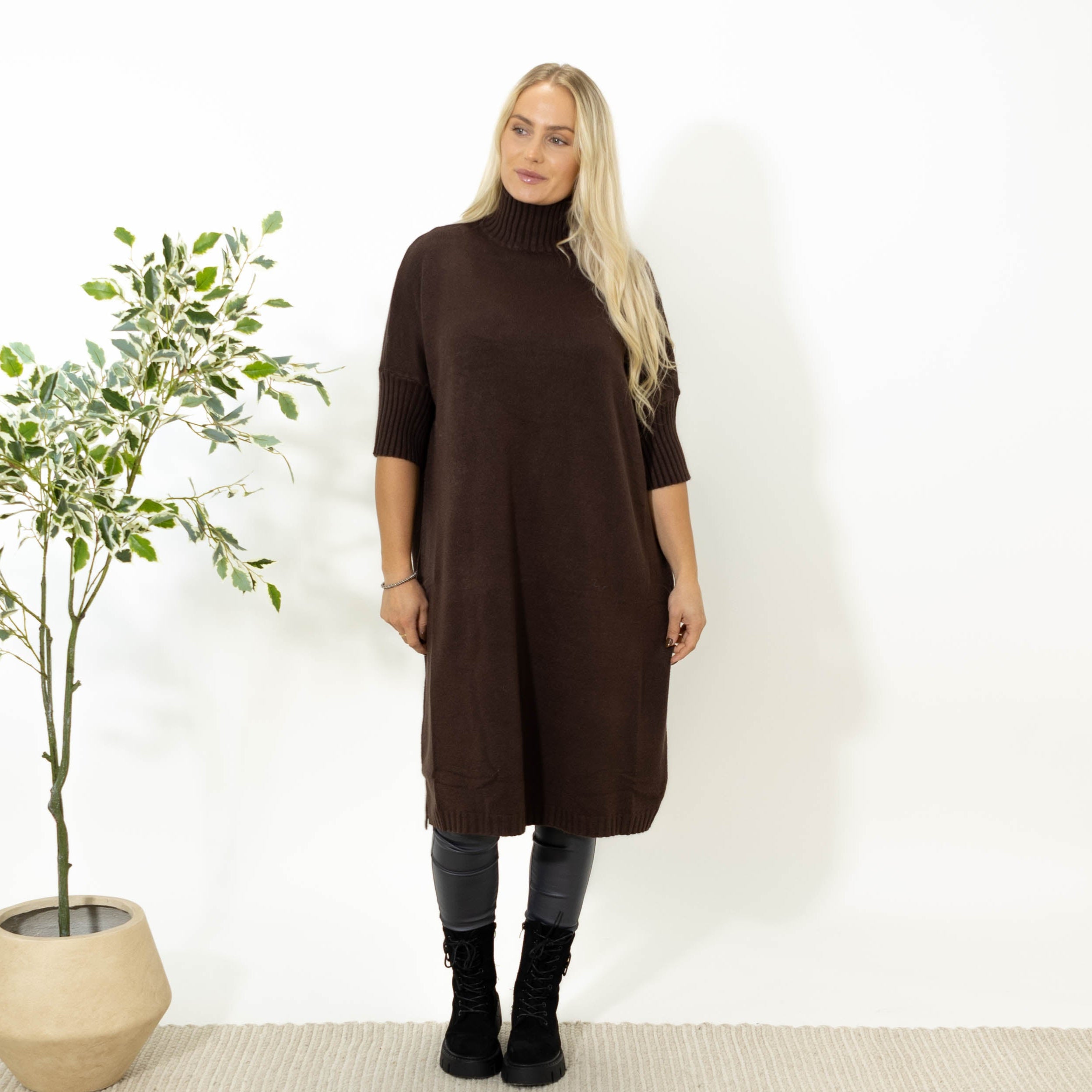 Gudrun kortærmet strikkjole, Choko