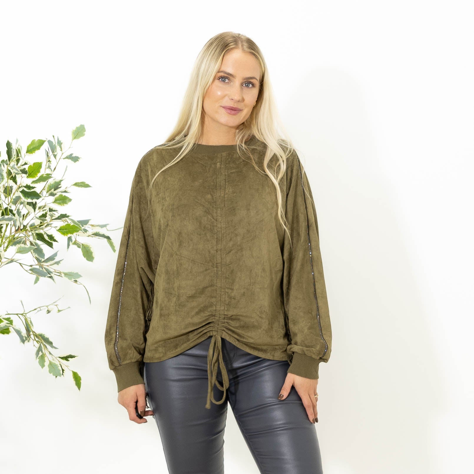 Lucia overdel, Khaki