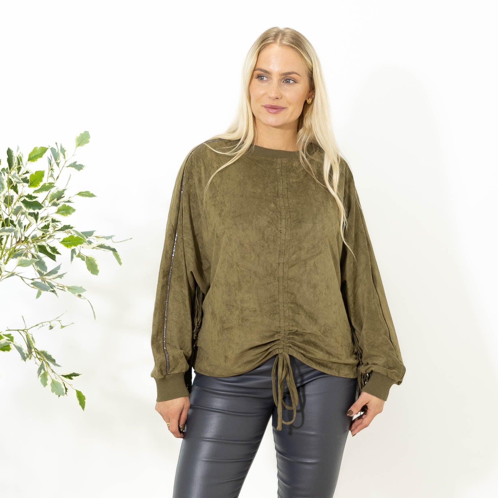 Lucia overdel, Khaki
