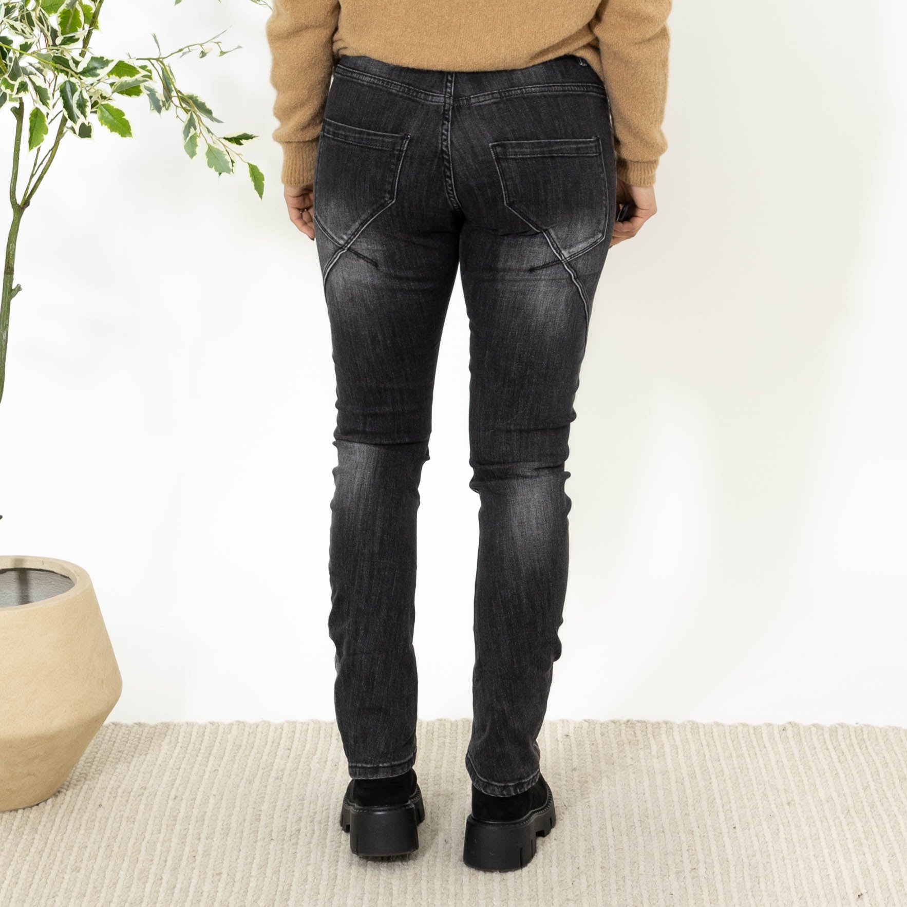 Myrna jeans, Mørkvask