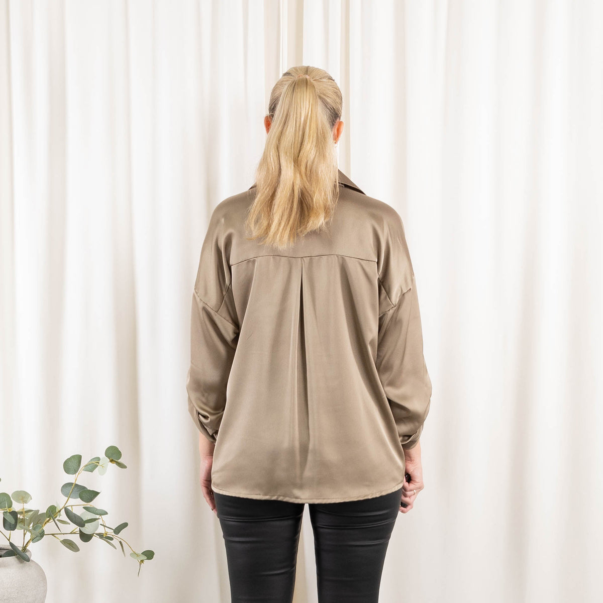 Lunar overdel, Taupe