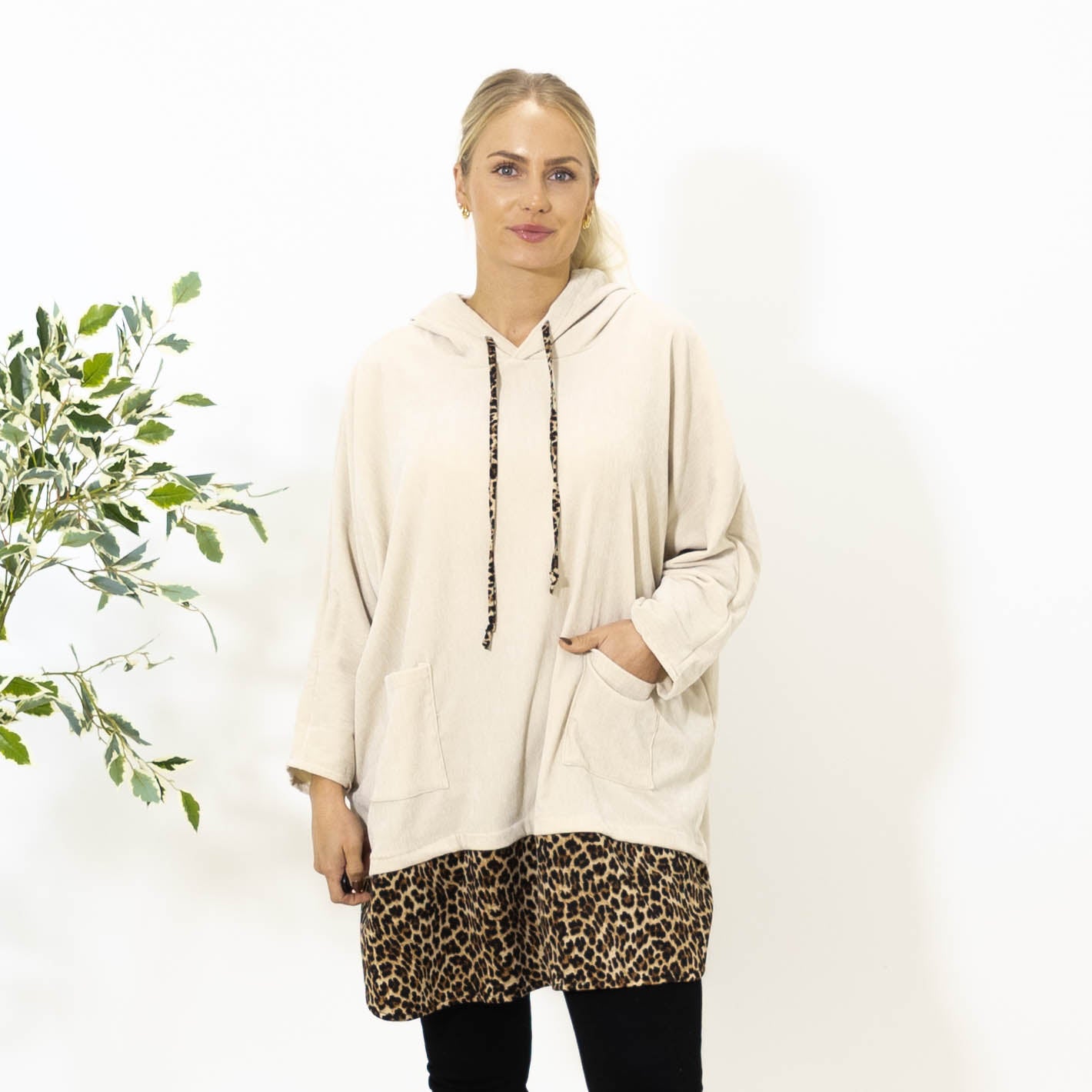Tara leo hoodie, Beige