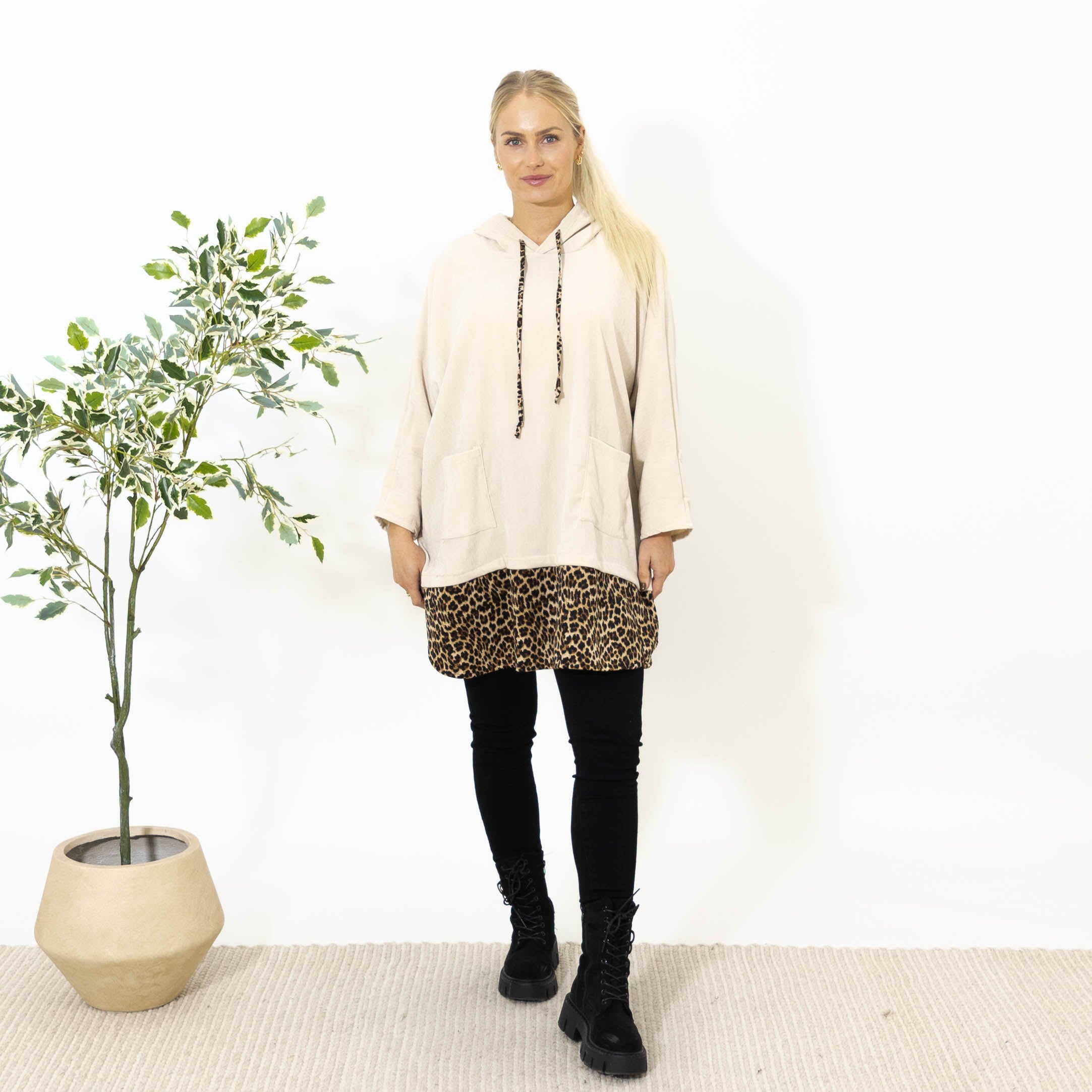 Tara leo hoodie, Beige