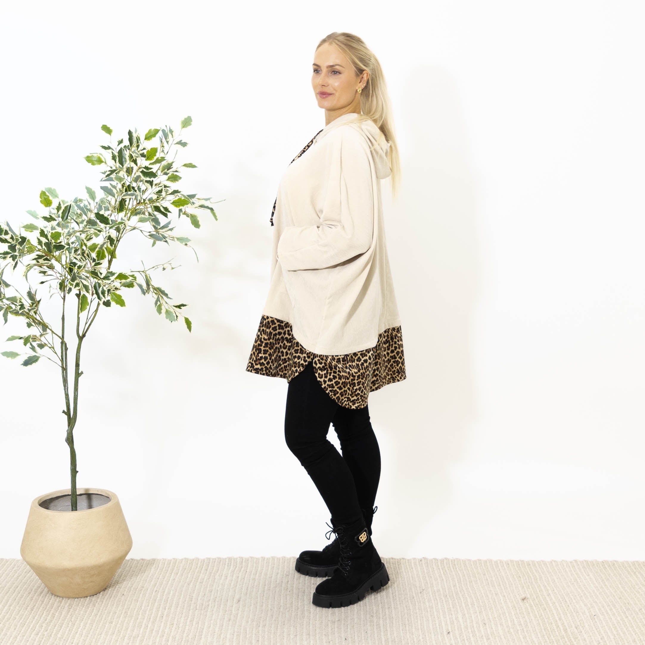 Tara leo hoodie, Beige