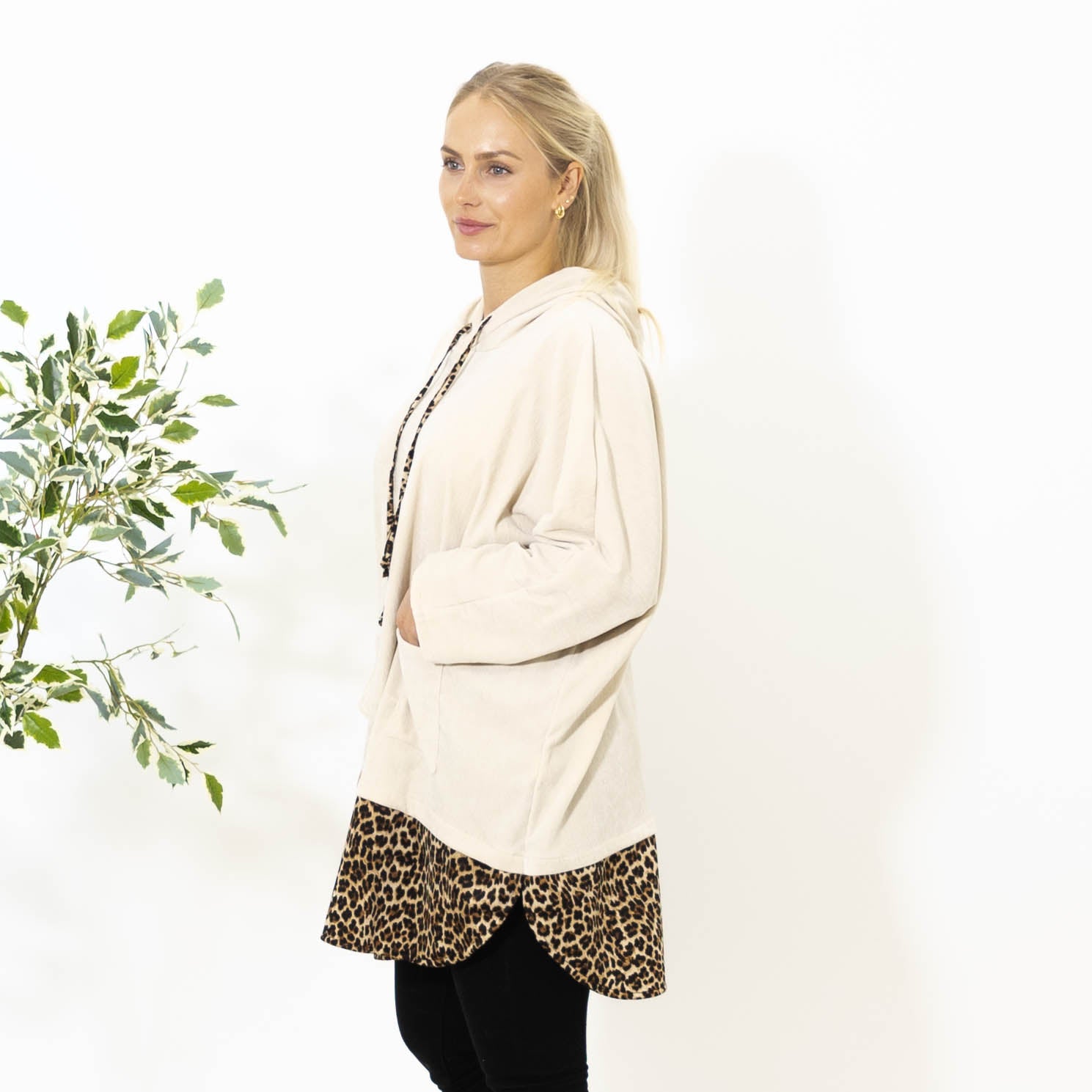 Tara leo hoodie, Beige