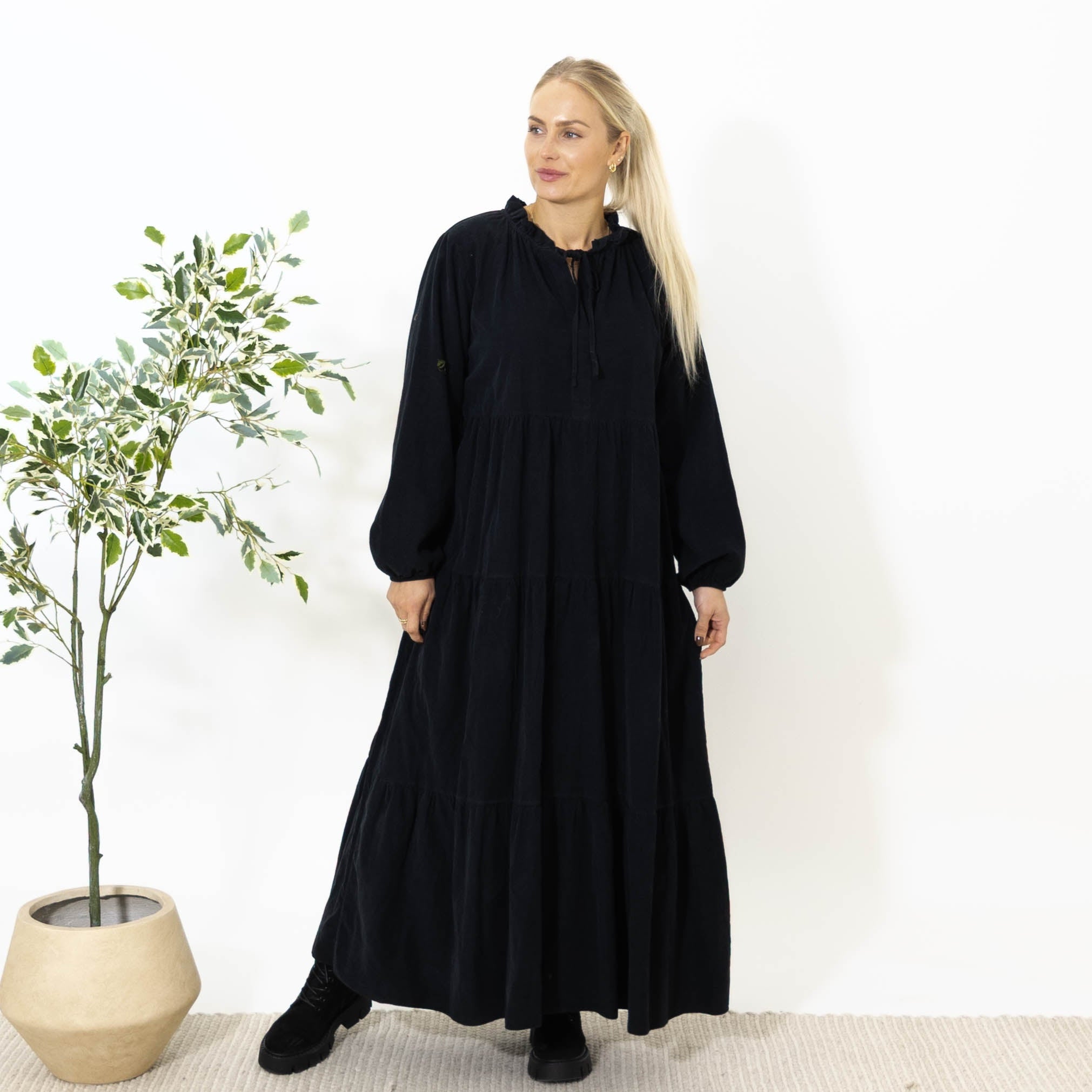 Alva babyfløjlskjole, Sort