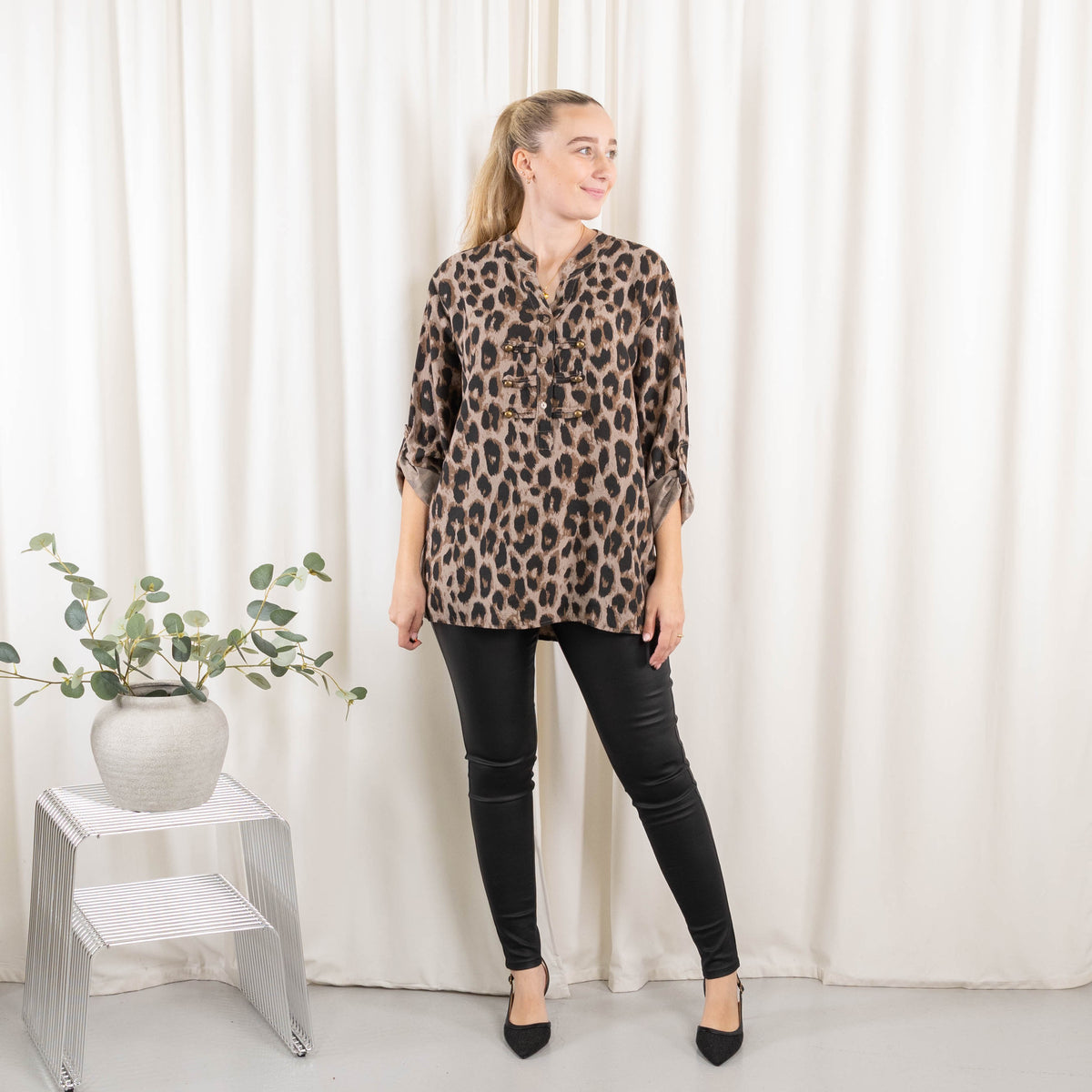 Amelia overdel, Taupe