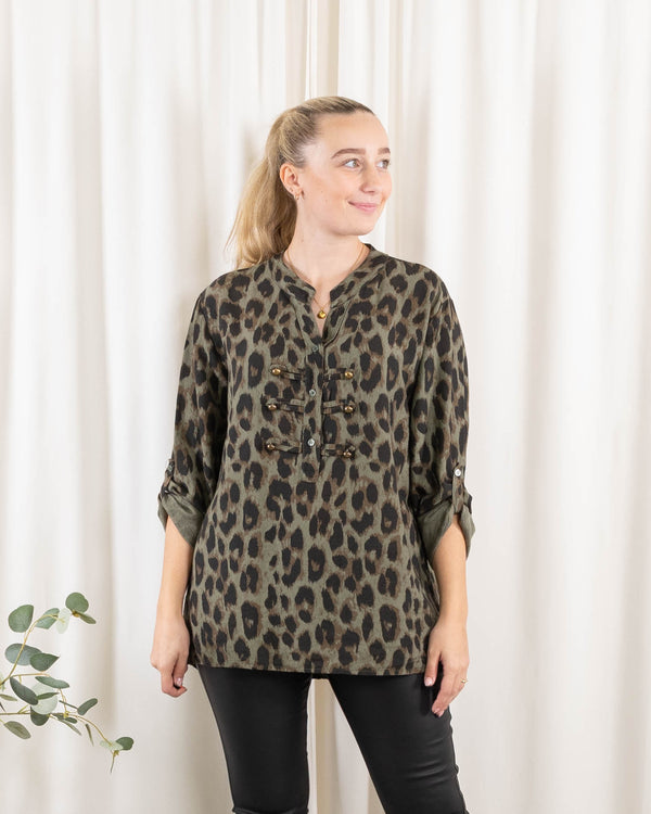 Amelia overdel, Khaki