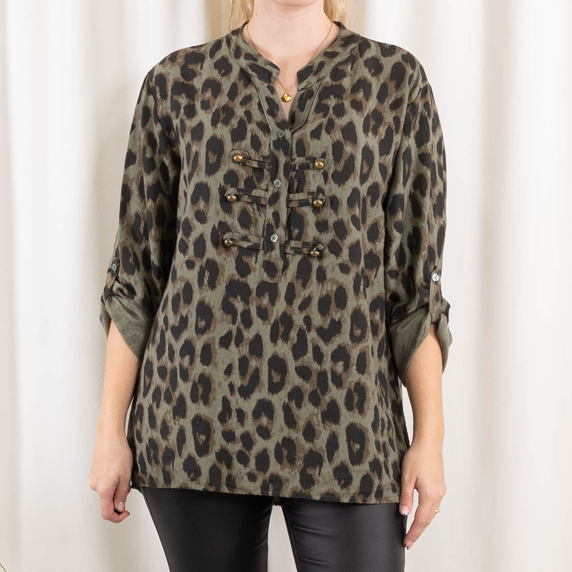 Amelia overdel, Khaki