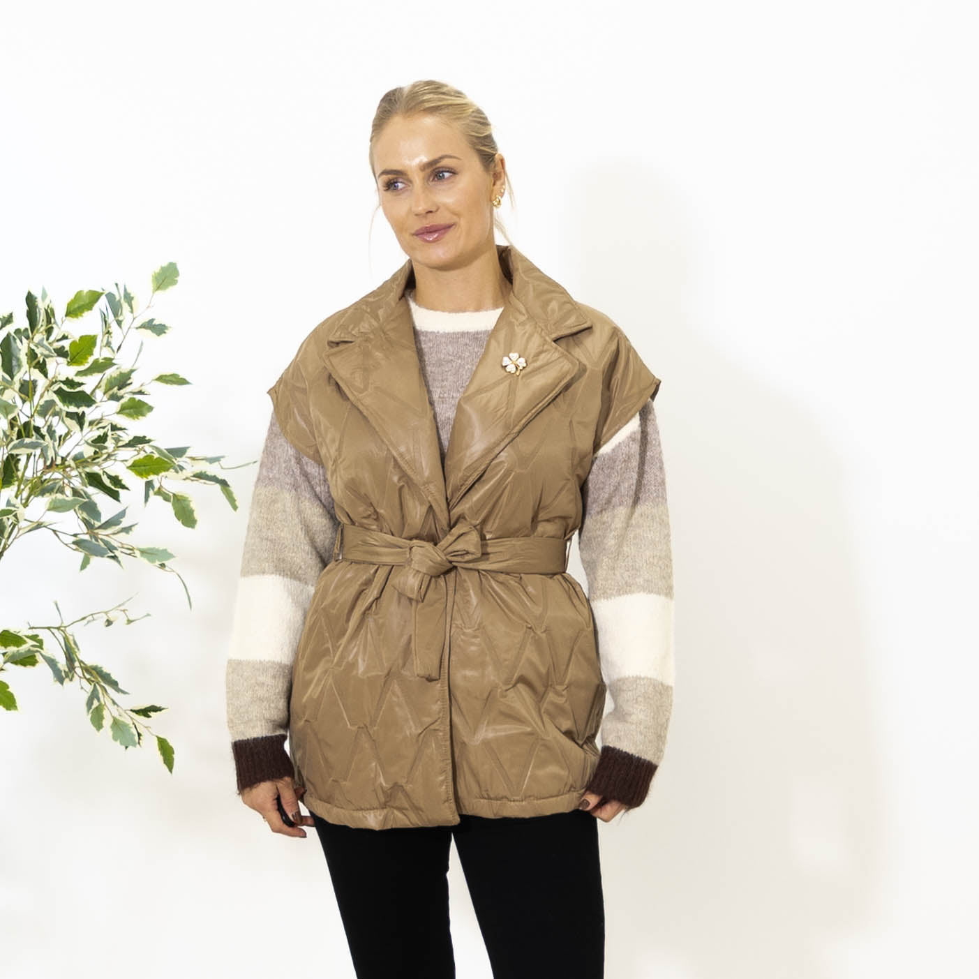 Gerda vest m. bælte, Camel