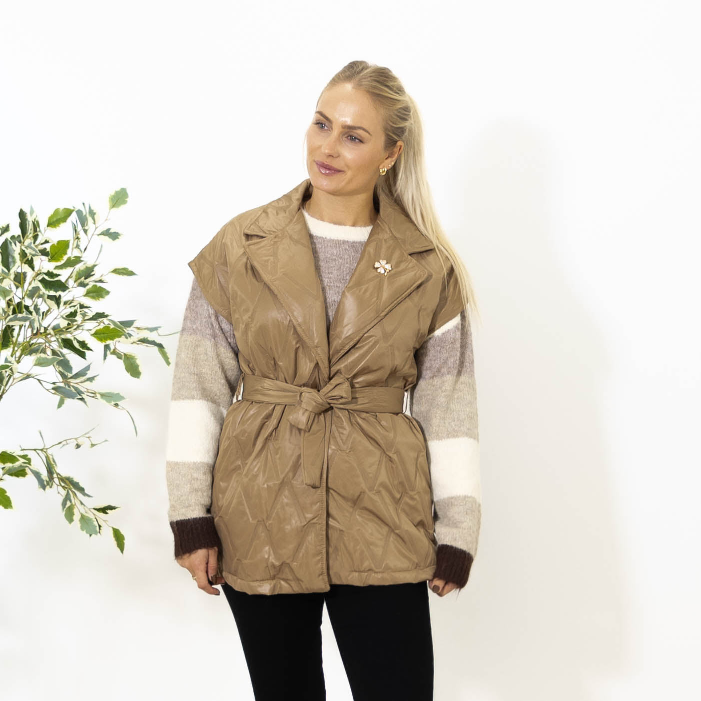 Gerda vest m. bælte, Camel
