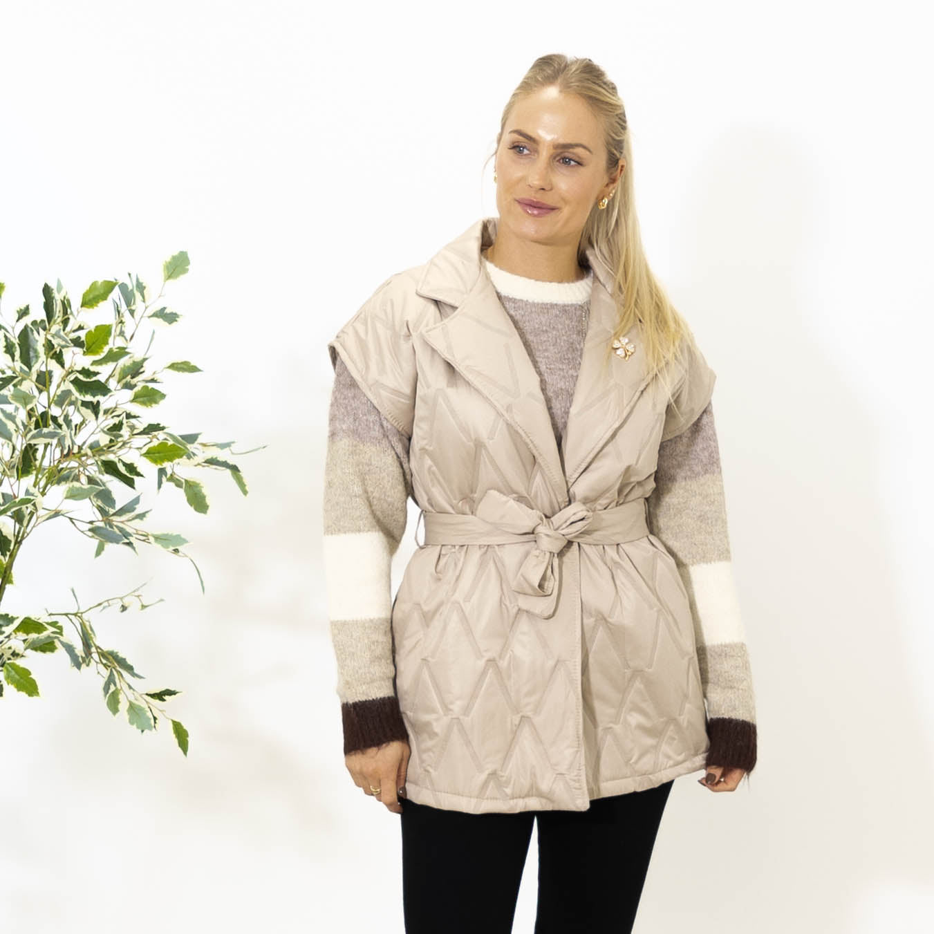 Gerda vest m. bælte, Beige