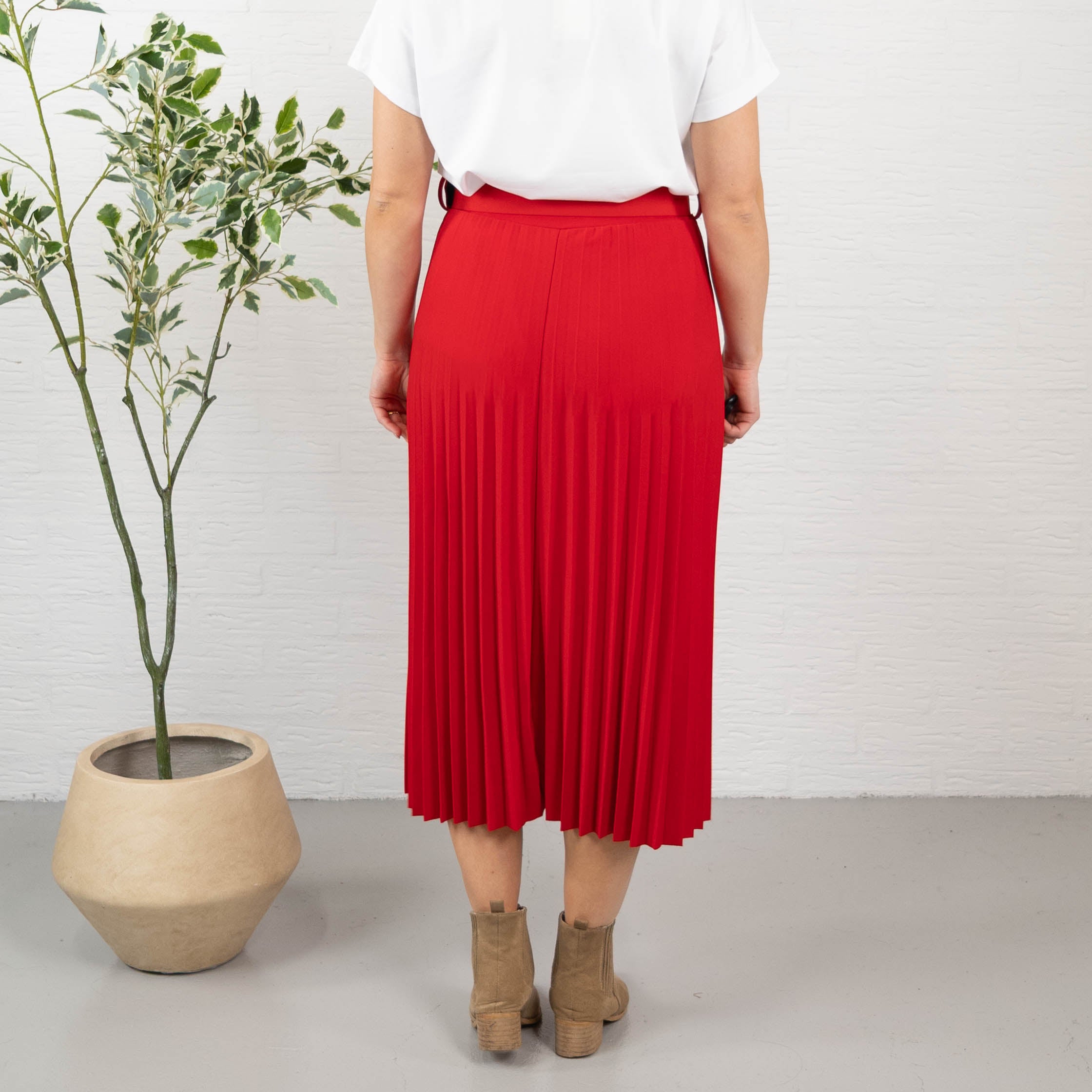 Melinda nederdel, Rød