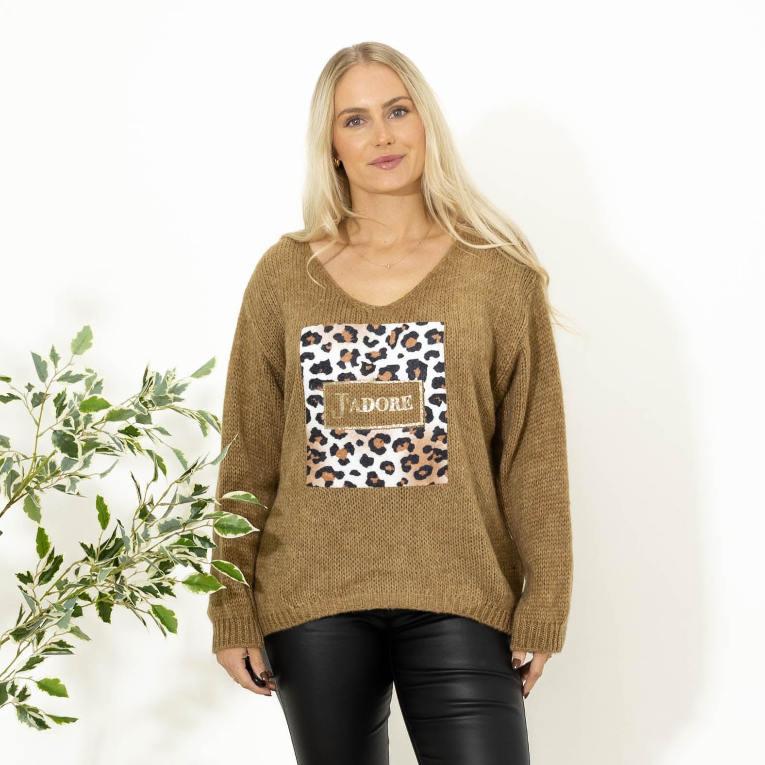 Majka v-hals strik, Camel