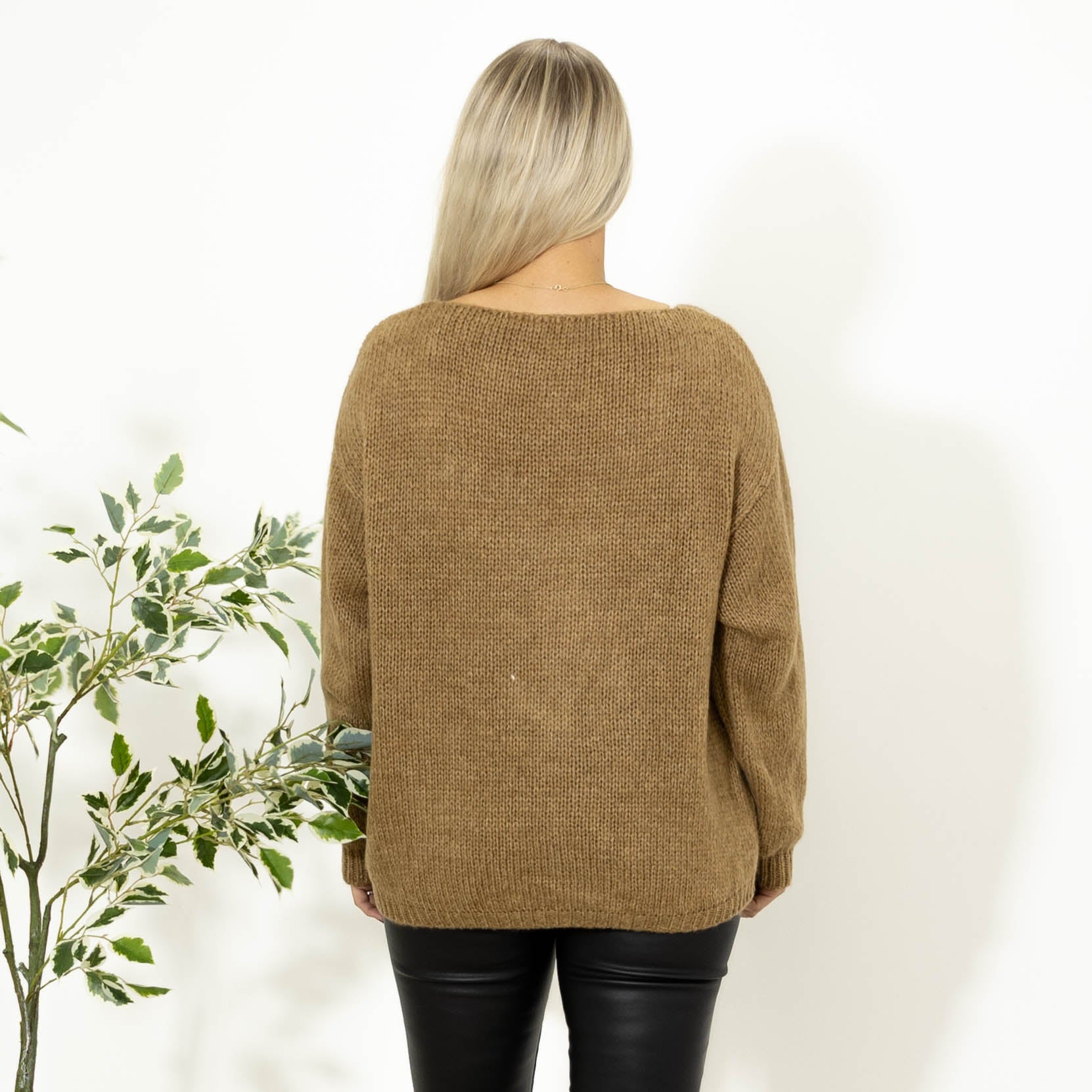 Majka v-hals strik, Camel