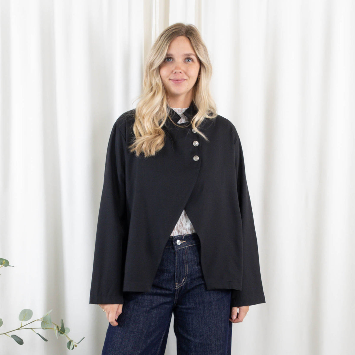 Carmen blazer, Sort
