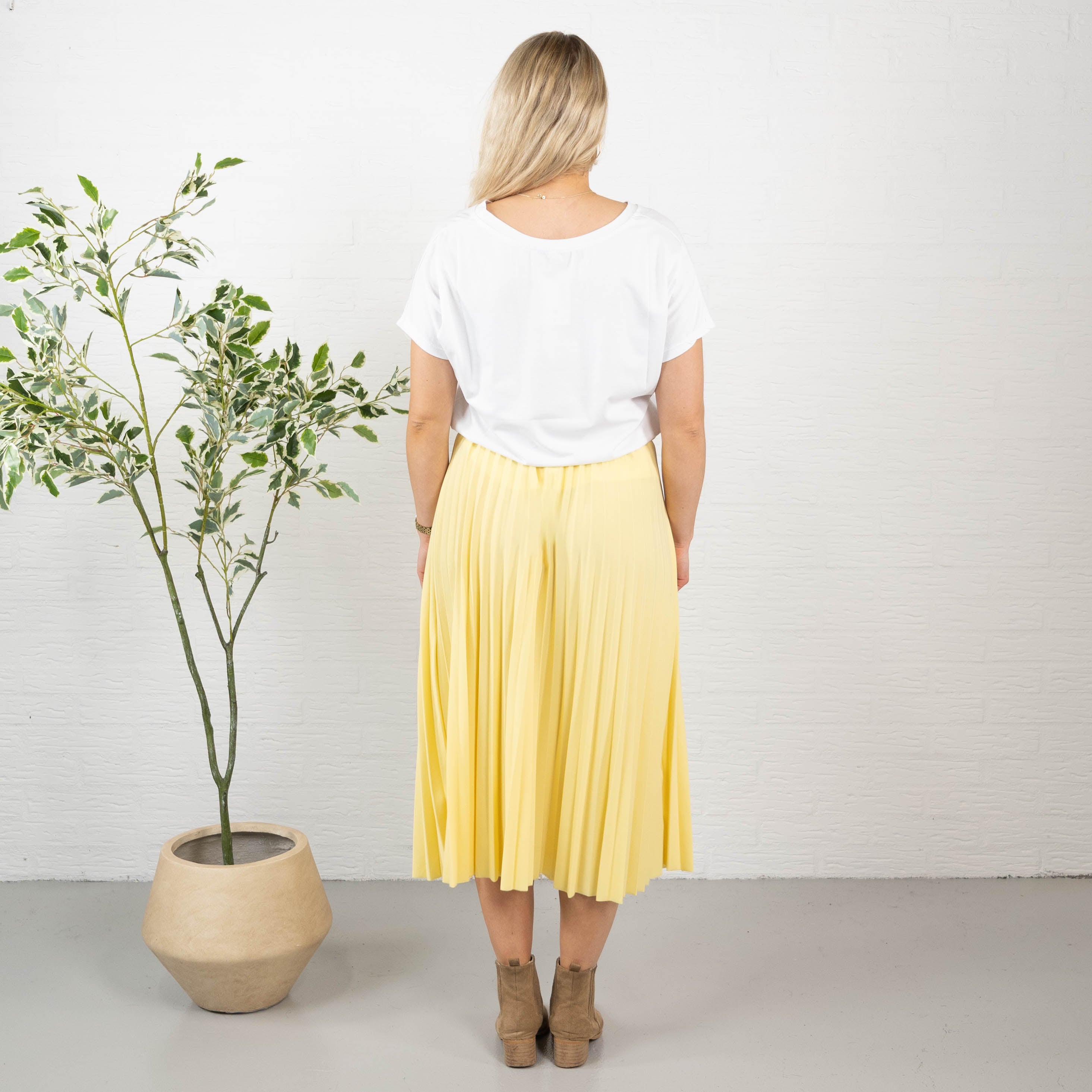 Melinda nederdel, Gul